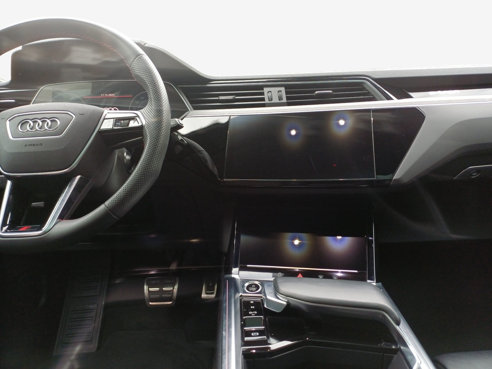 AUDI Q8 55 e-tron Black Edition quattro-image-10