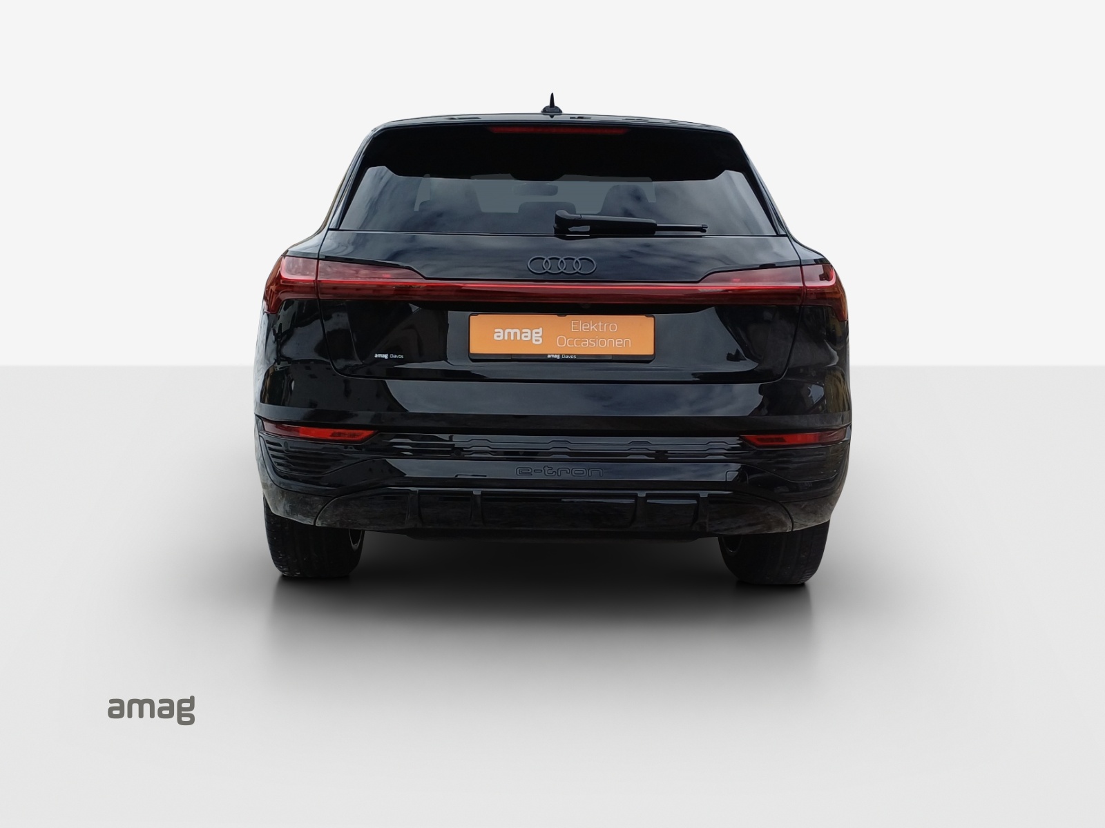AUDI Q8 55 e-tron Black Edition quattro-showroom-element-3