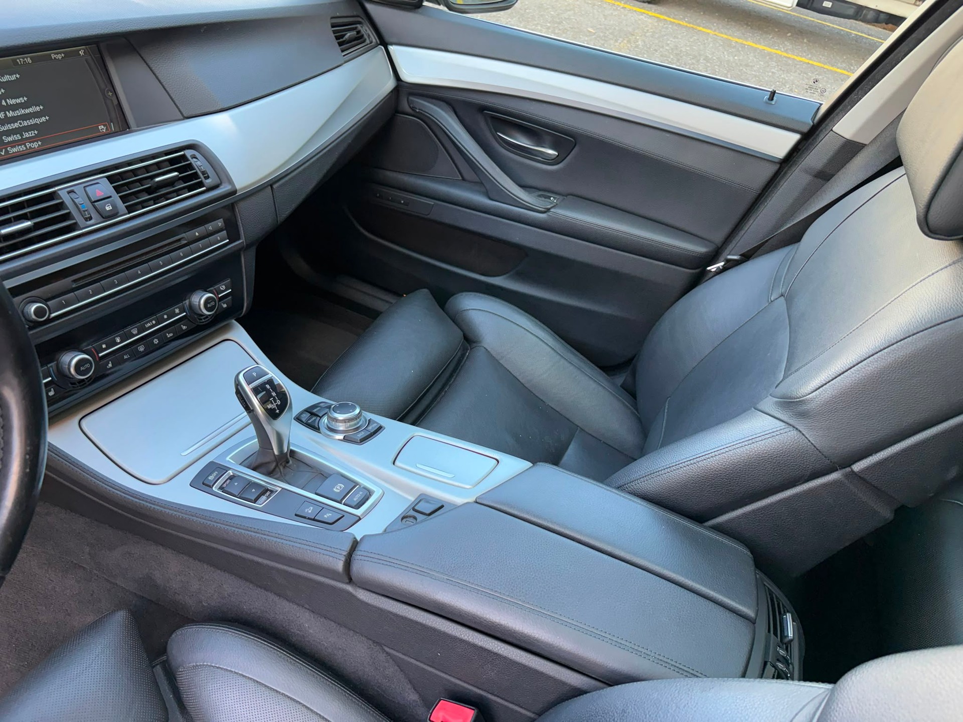 BMW 530d xDrive Touring Steptronic MFK 06.2025 NEUPREIS 116930 CHF-image-8
