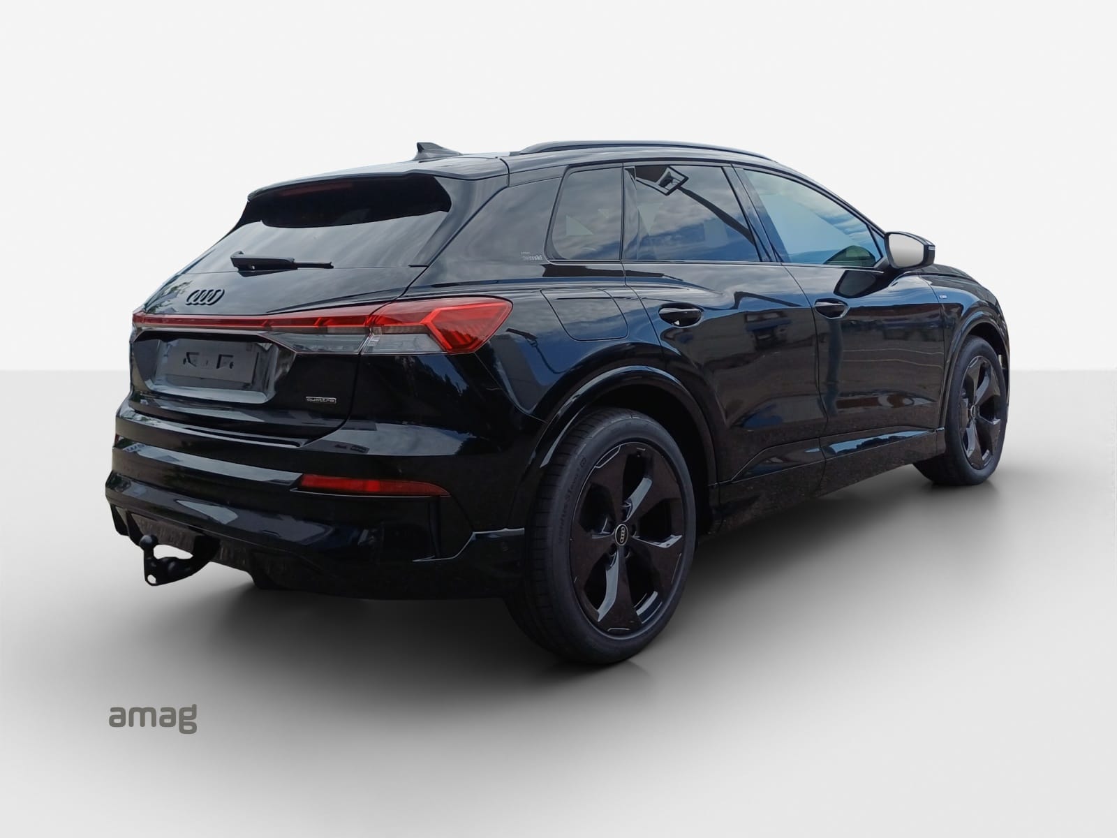AUDI Q4 e-tron SUV quattro performance Swiss Ski-image-5