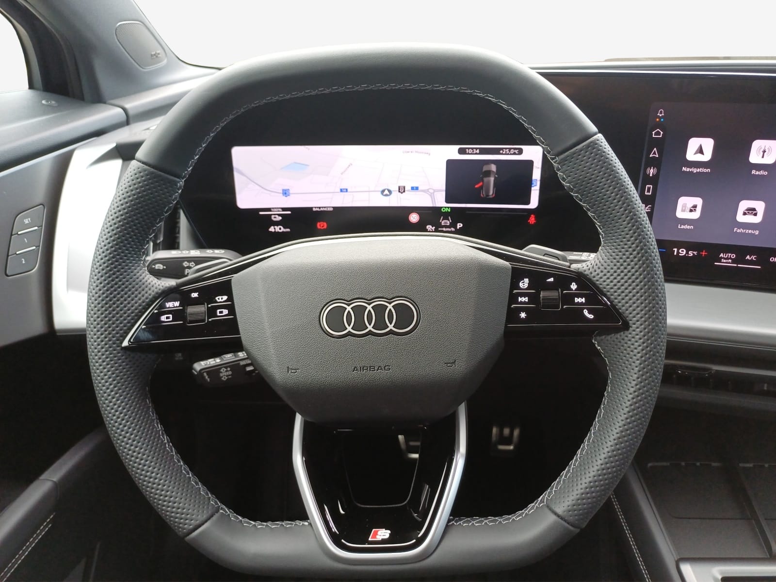 AUDI Q4 e-tron SUV quattro performance Swiss Ski-image-8