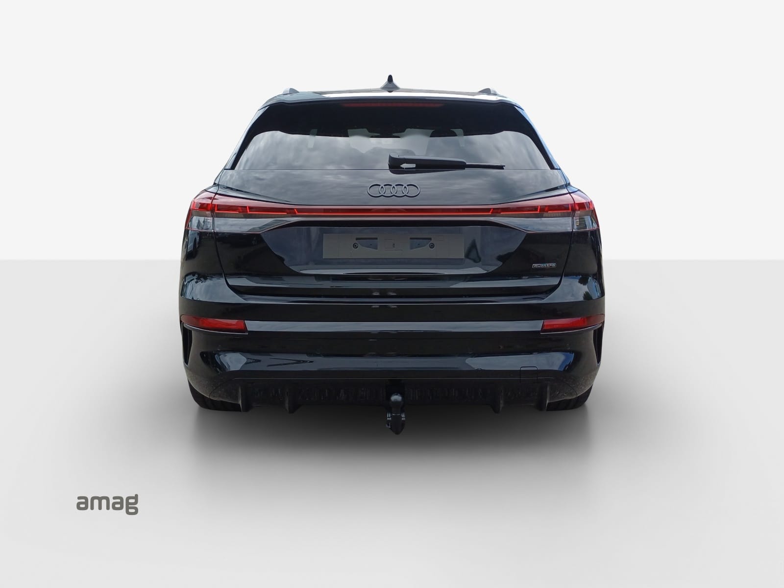 AUDI Q4 e-tron SUV quattro performance Swiss Ski-image-4