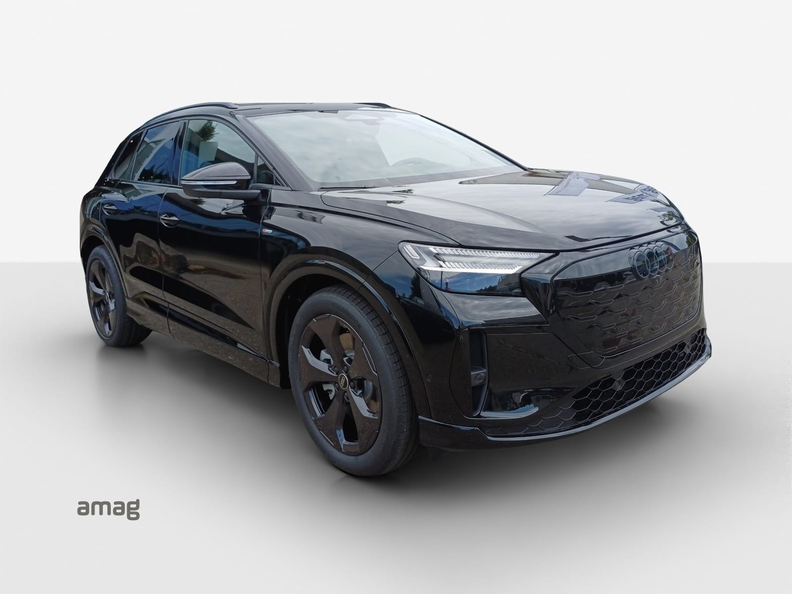 AUDI Q4 e-tron SUV quattro performance Swiss Ski-image-6