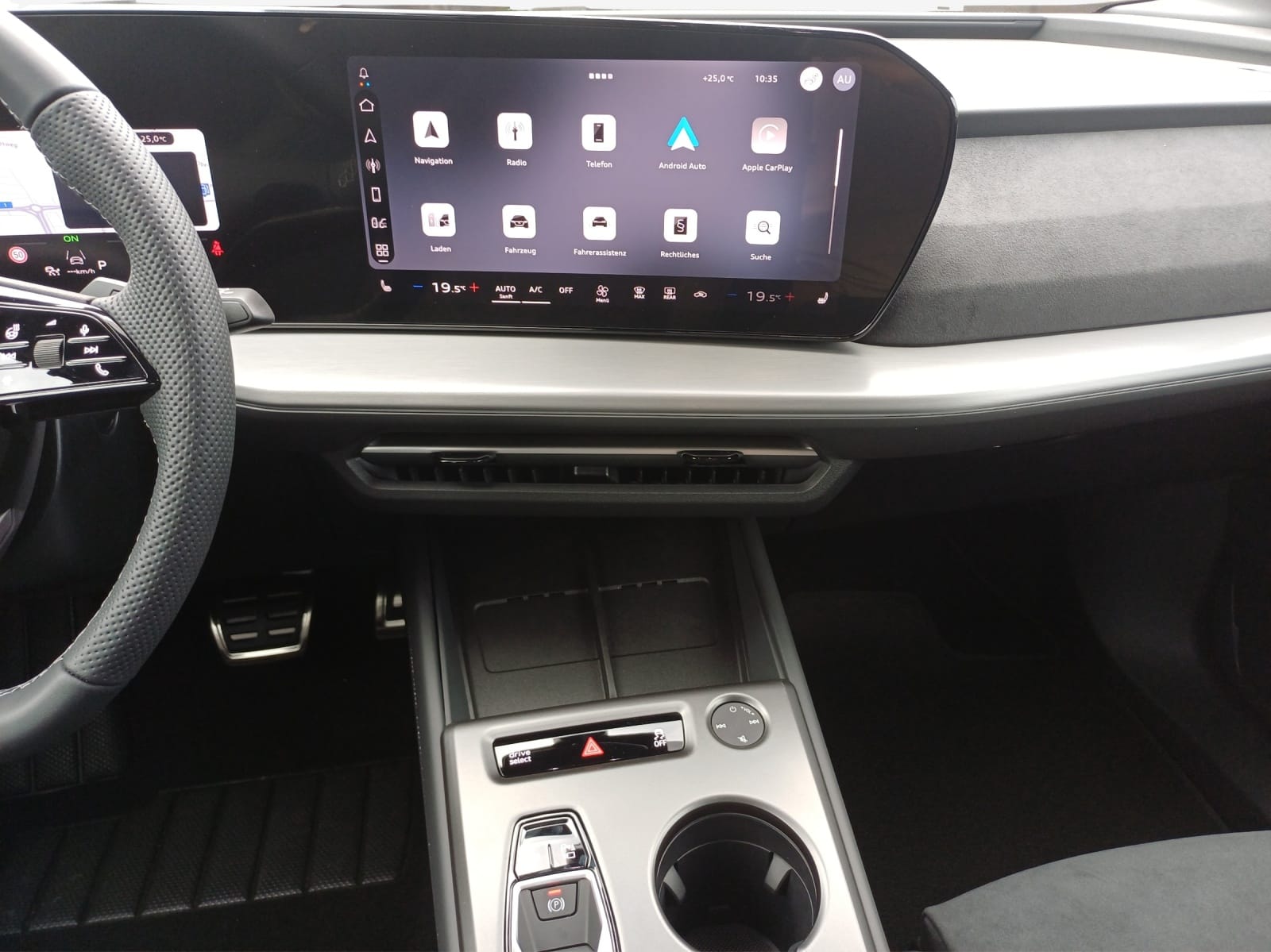 AUDI Q4 e-tron SUV quattro performance Swiss Ski-image-9