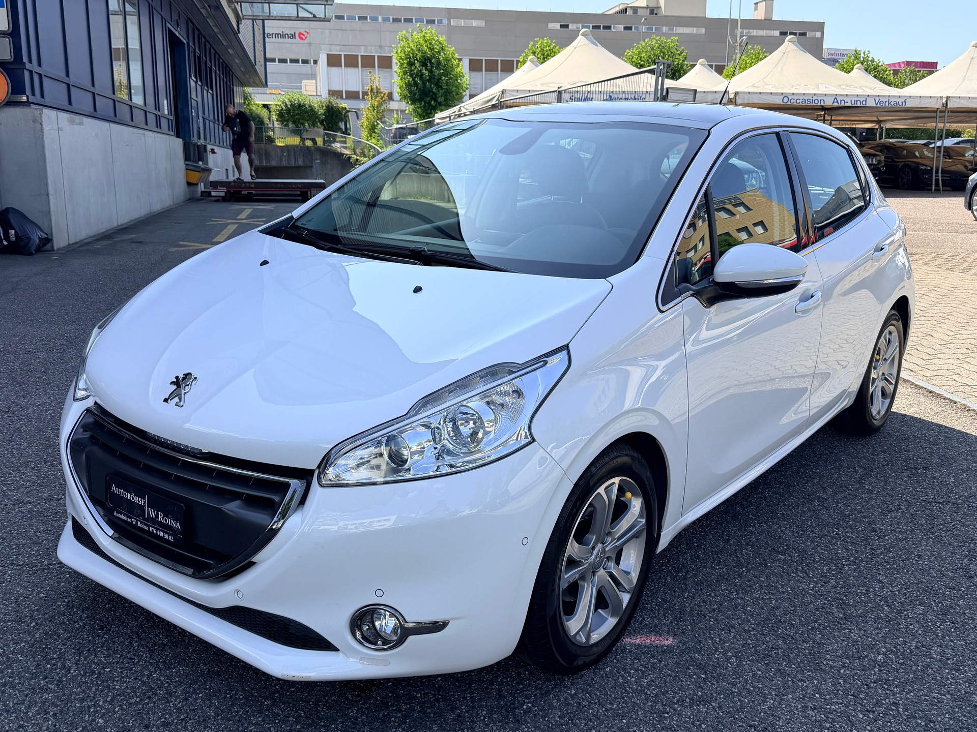 PEUGEOT 208 1.6 VTI Allure Automatik-image-6