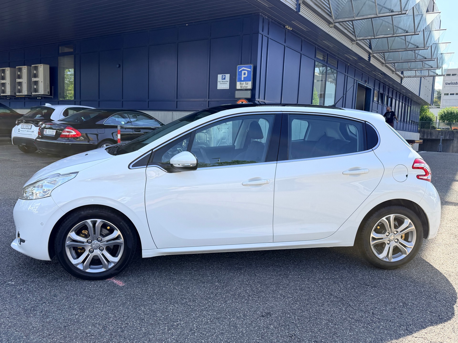 PEUGEOT 208 1.6 VTI Allure Automatik-image-5