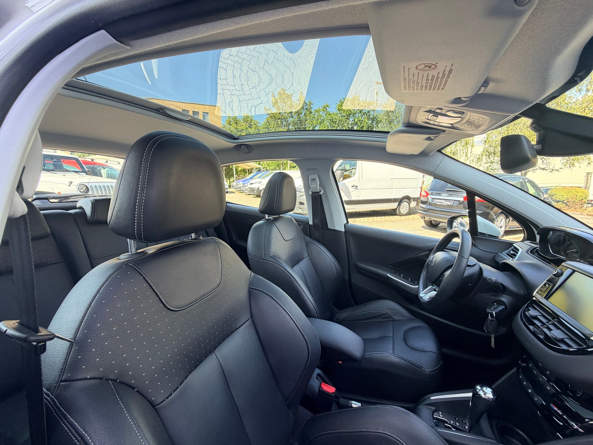 PEUGEOT 208 1.6 VTI Allure Automatik-image-11