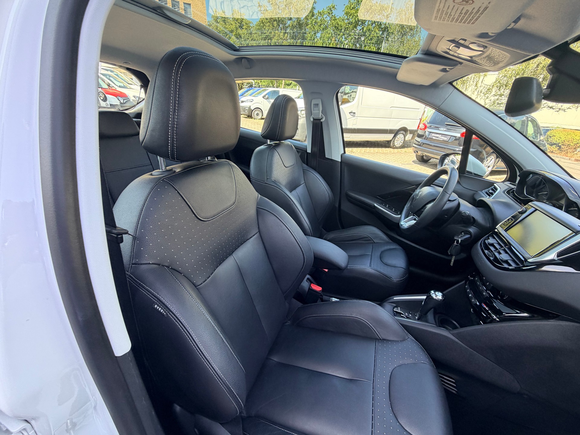 PEUGEOT 208 1.6 VTI Allure Automatik-image-10