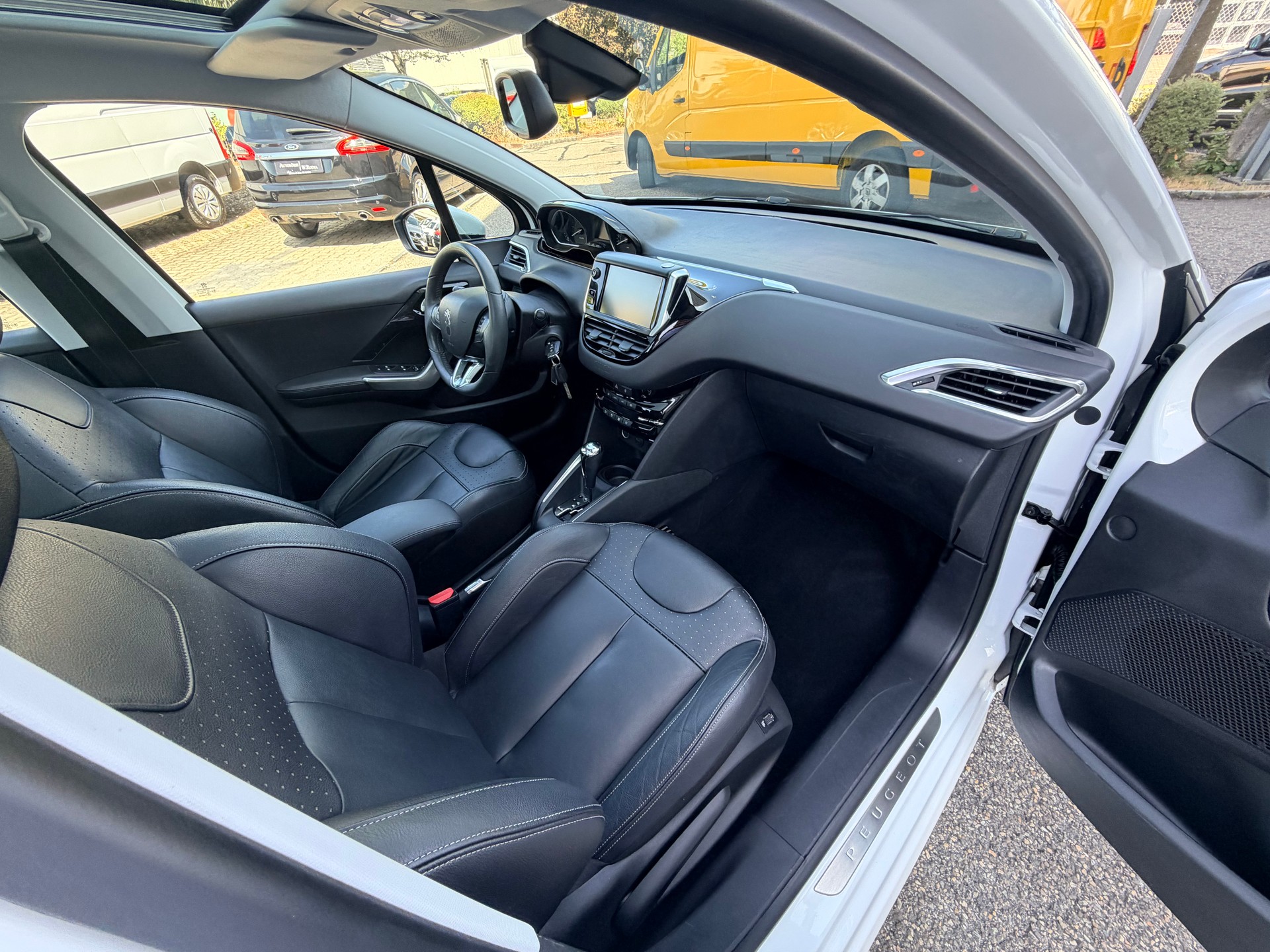 PEUGEOT 208 1.6 VTI Allure Automatik-image-9