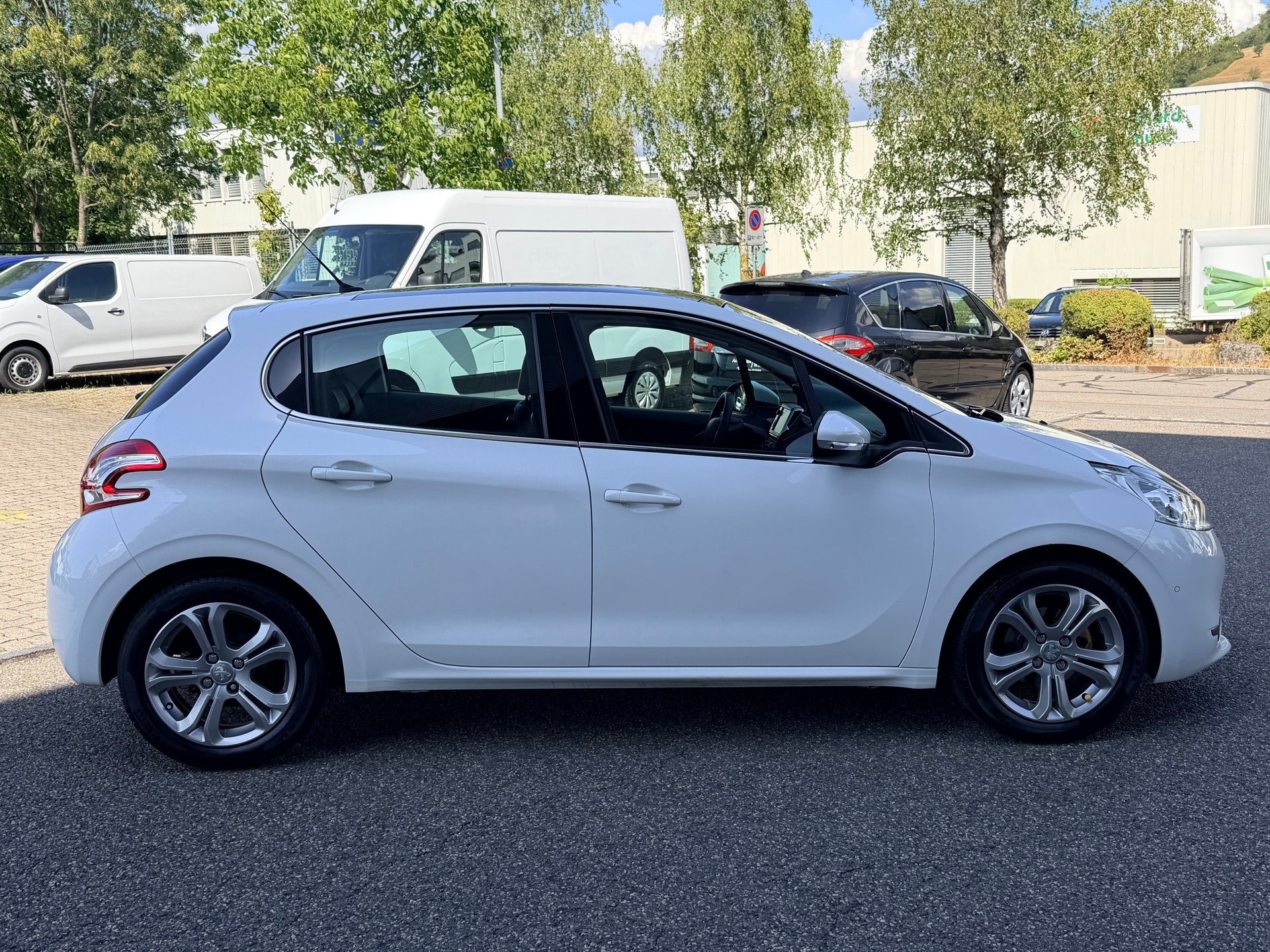 PEUGEOT 208 1.6 VTI Allure Automatik-image-1