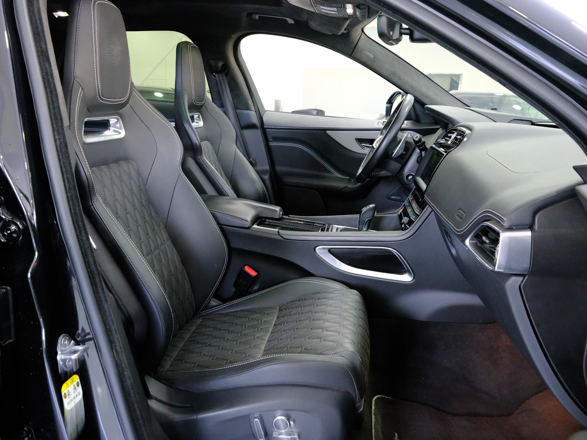 JAGUAR F-Pace 5.0 V8 SVR AWD Automatik-image-14