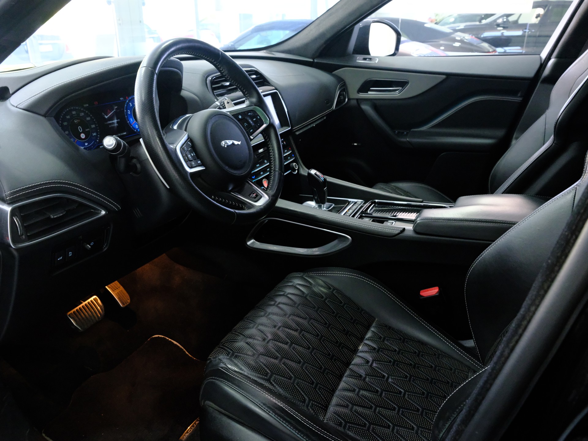 JAGUAR F-Pace 5.0 V8 SVR AWD Automatik-image-9