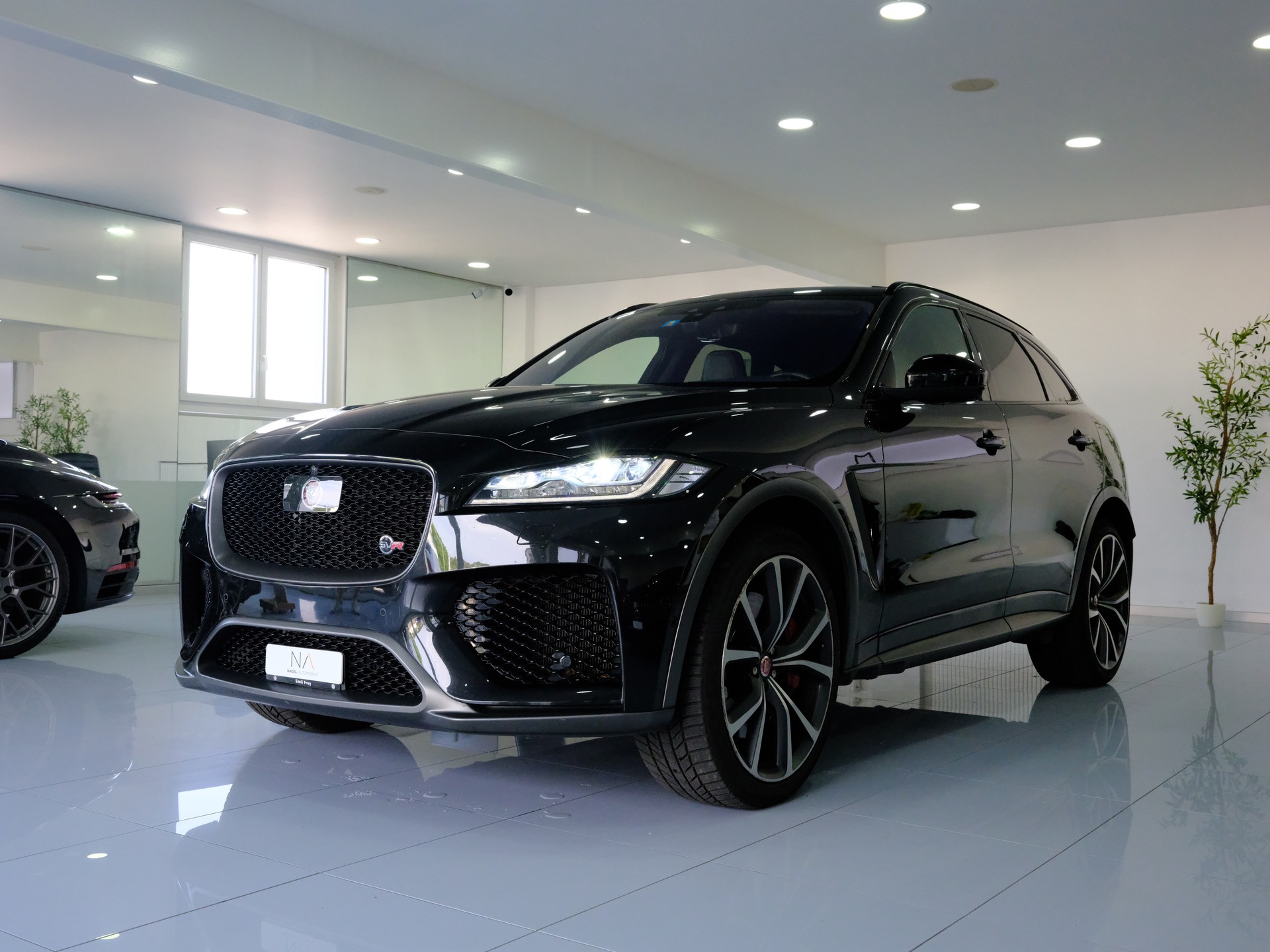 JAGUAR F-Pace 5.0 V8 SVR AWD Automatik-showroom-element-3
