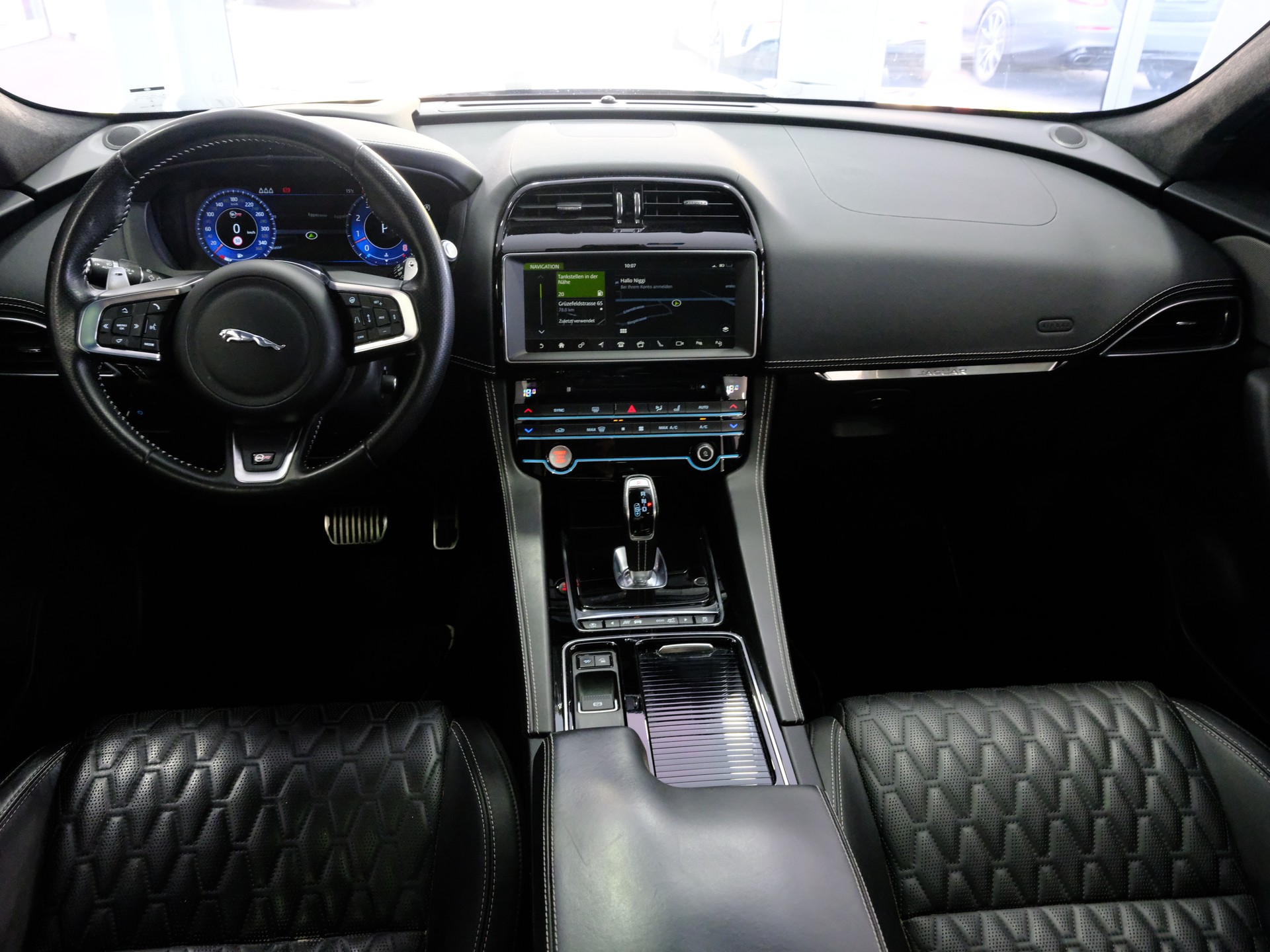 JAGUAR F-Pace 5.0 V8 SVR AWD Automatik-image-12