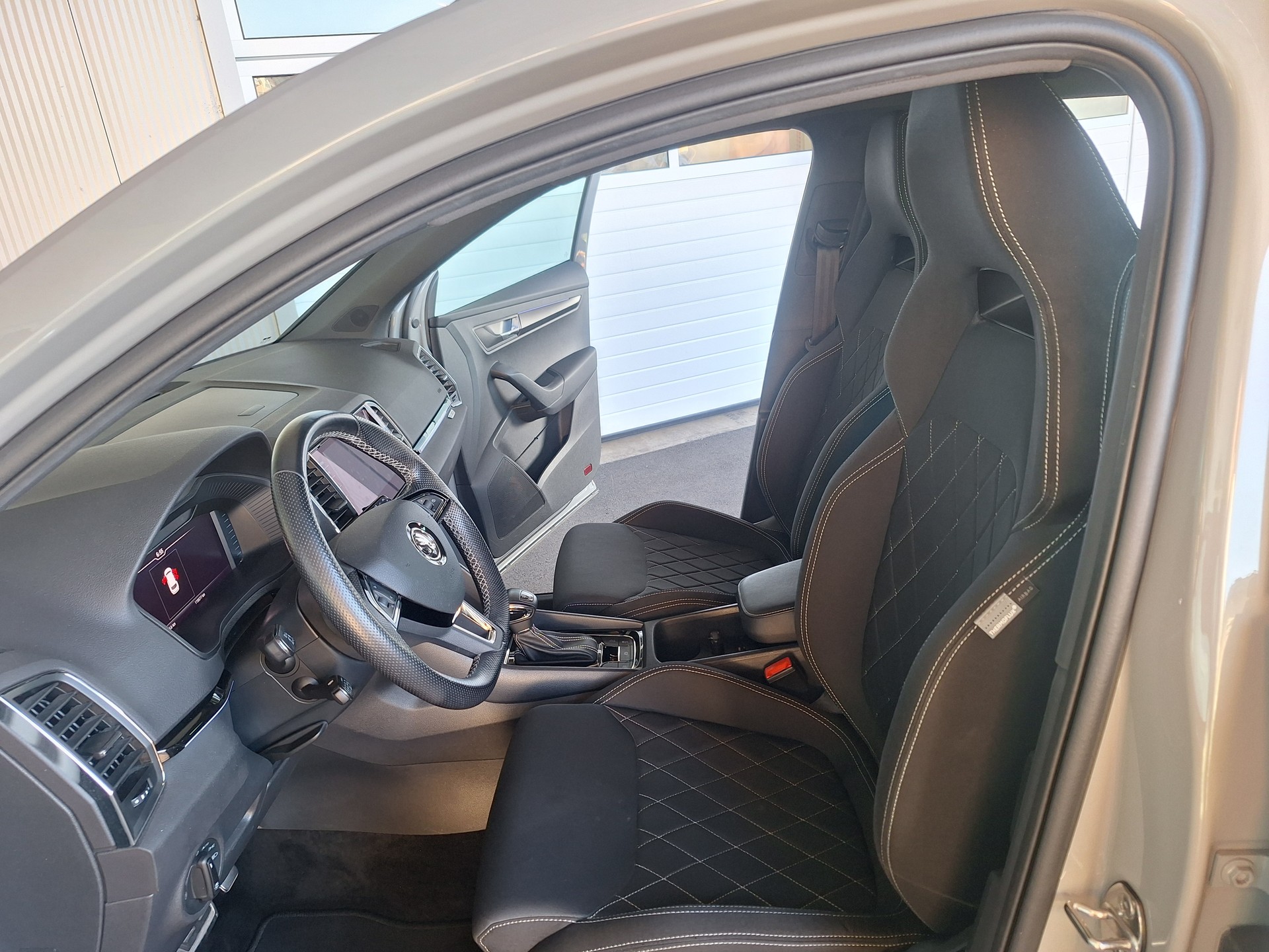 SKODA Karoq 2.0 TSI SportLine 4x4 DSG-image-12
