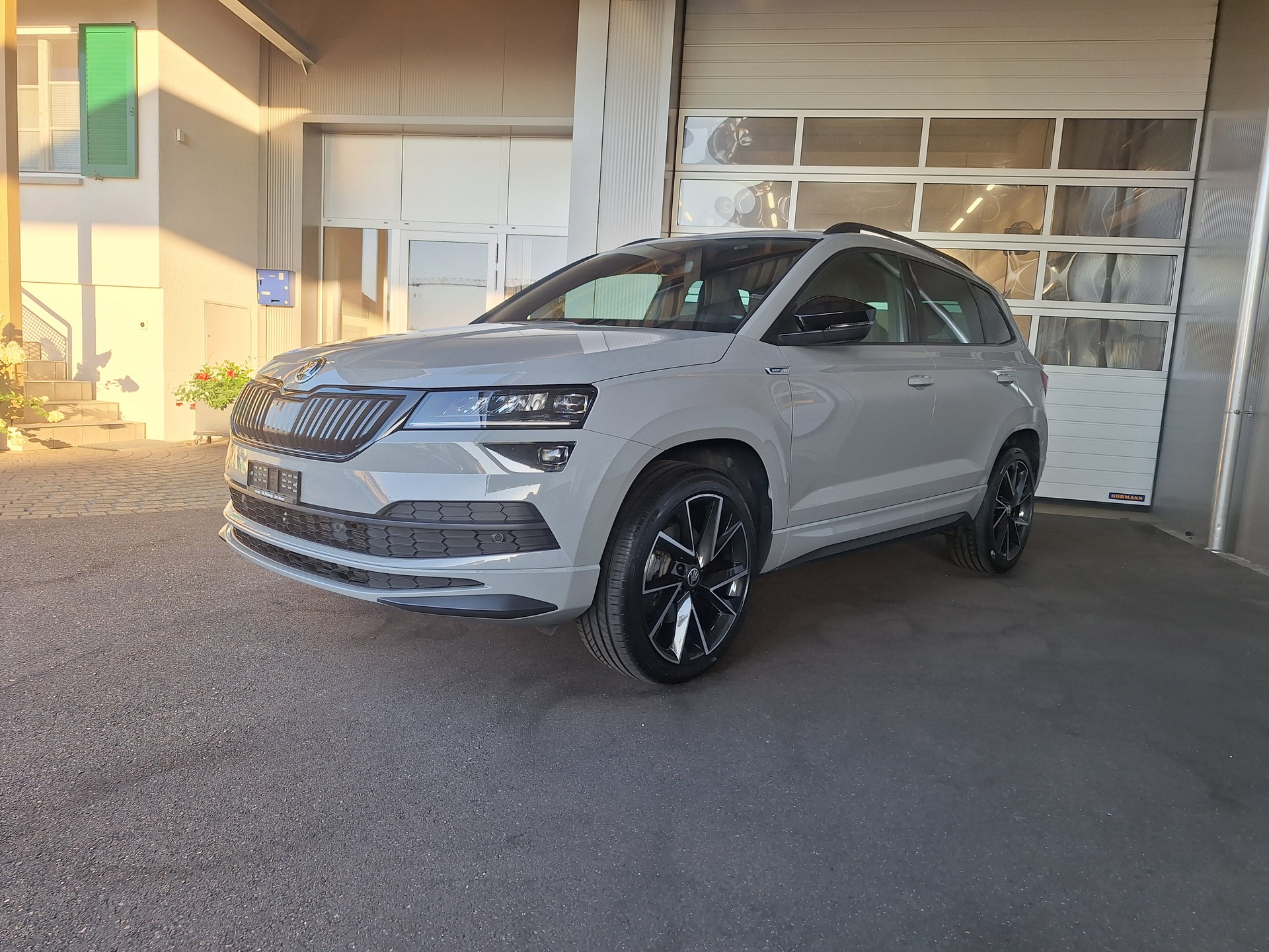 SKODA Karoq 2.0 TSI SportLine 4x4 DSG-image-2