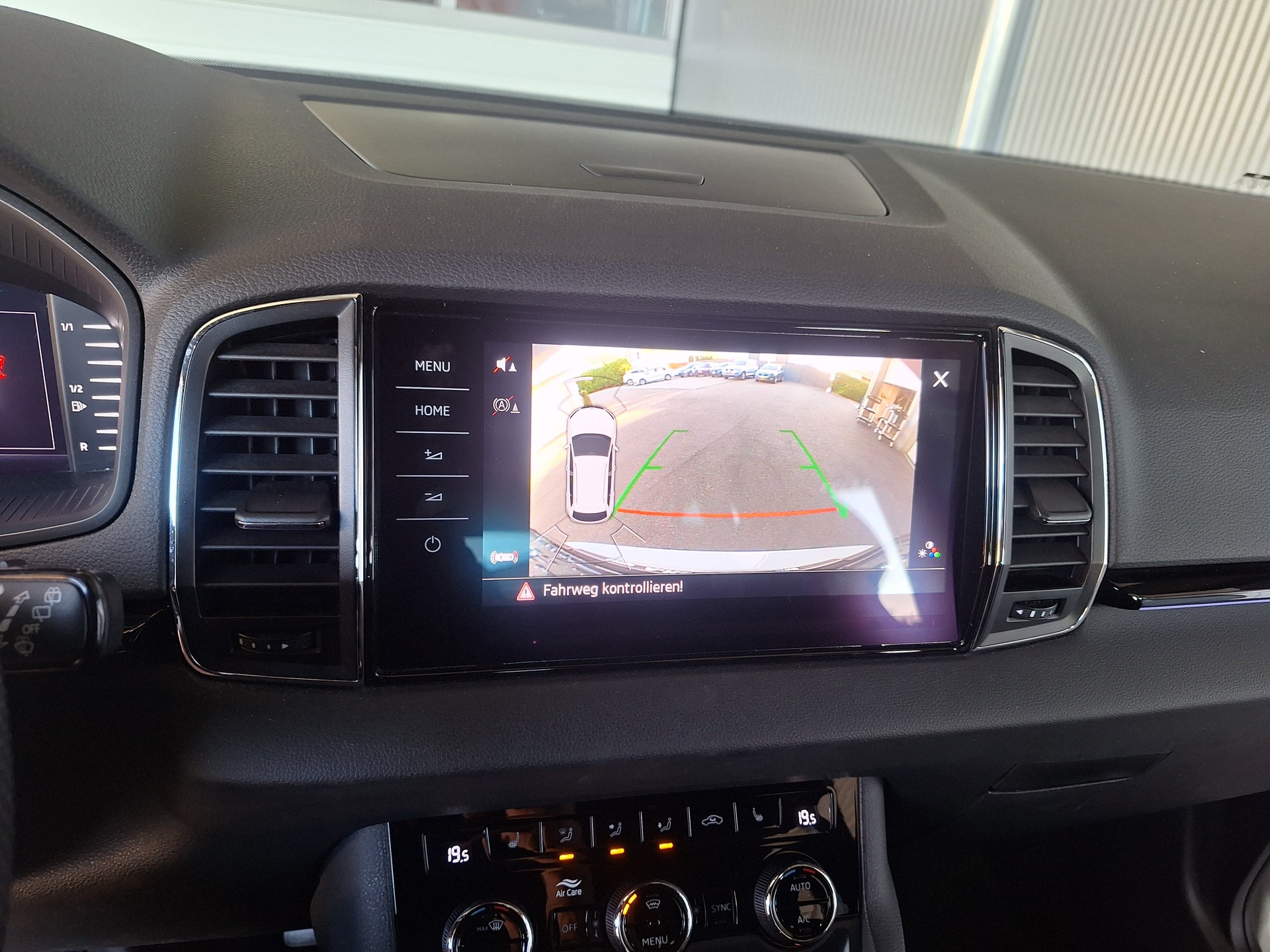 SKODA Karoq 2.0 TSI SportLine 4x4 DSG-image-13