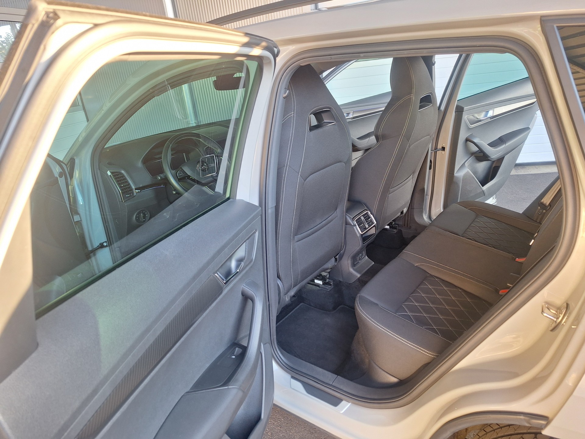 SKODA Karoq 2.0 TSI SportLine 4x4 DSG-image-11