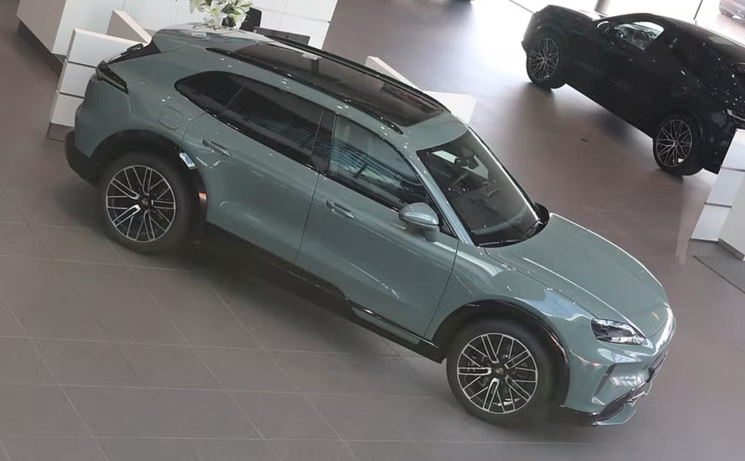 PORSCHE Cayenne Electric 113 kWh-image-2