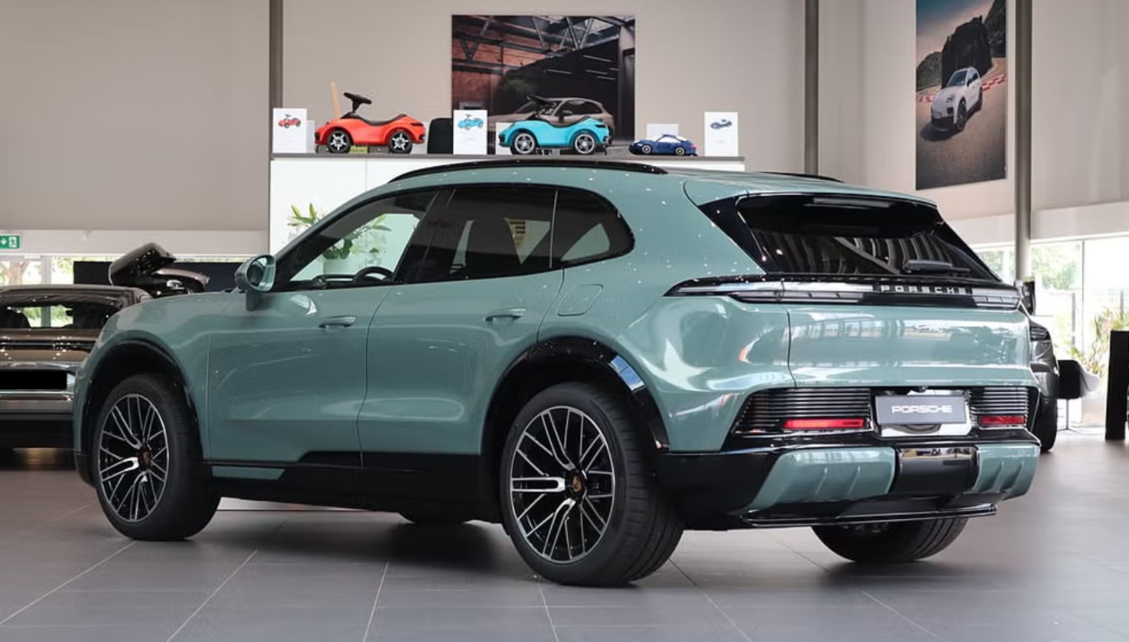 PORSCHE Cayenne Electric 113 kWh-image-3