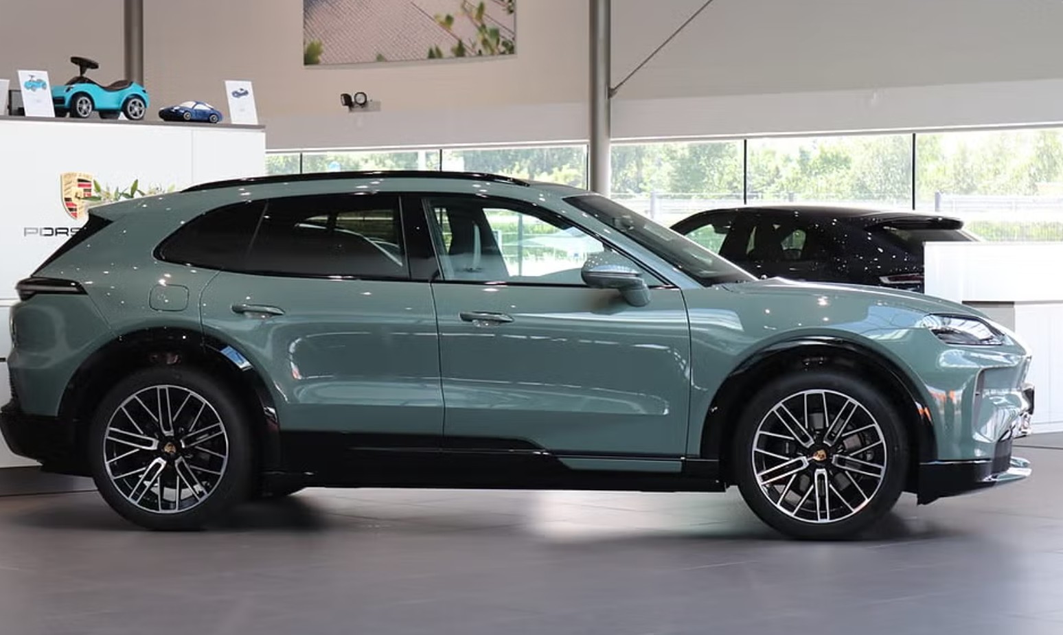 PORSCHE Cayenne Electric 113 kWh-image-1