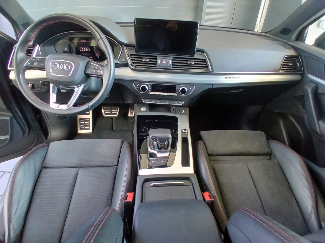 AUDI Q5 2.0 40 TFSI S Line quattro S-Tronic-image-6