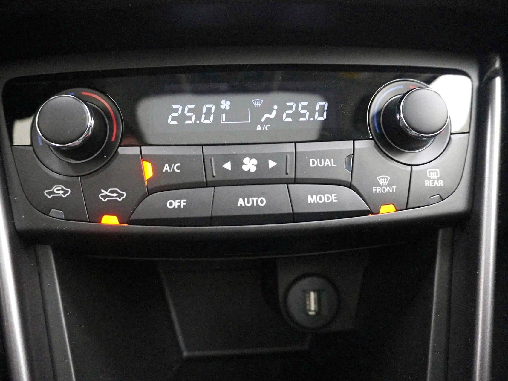 SUZUKI S-Cross 1.4 T Sakura Top Hybrid 4x4-image-15