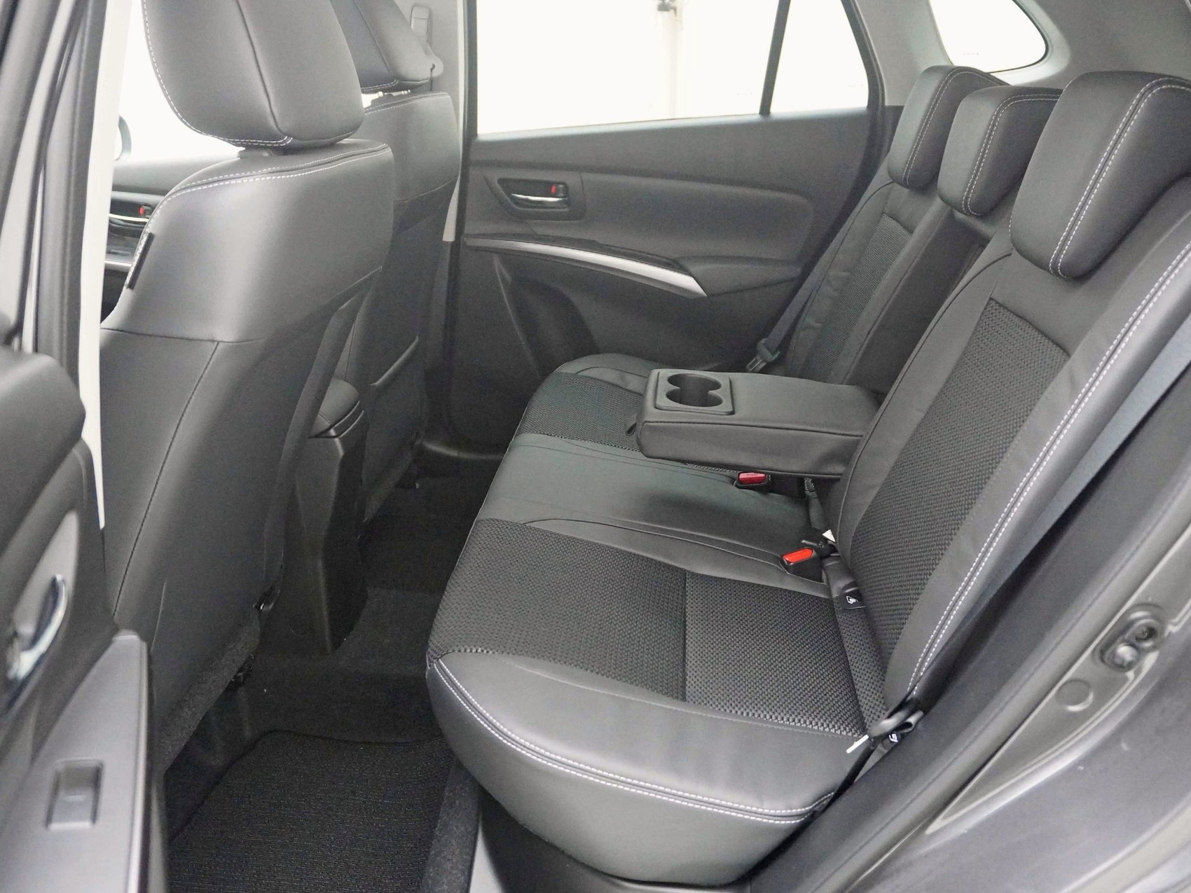 SUZUKI S-Cross 1.4 T Sakura Top Hybrid 4x4-image-16
