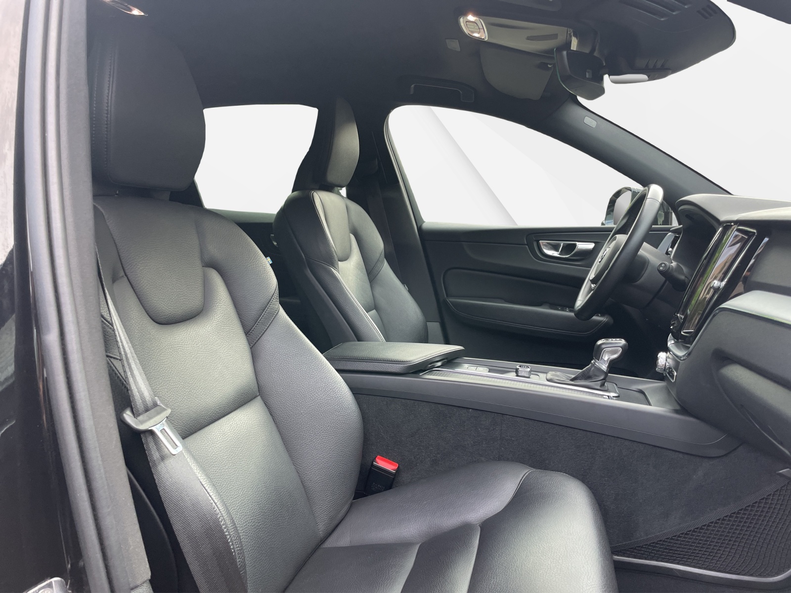 VOLVO XC60 2.0 T5 Momentum AWD-image-17