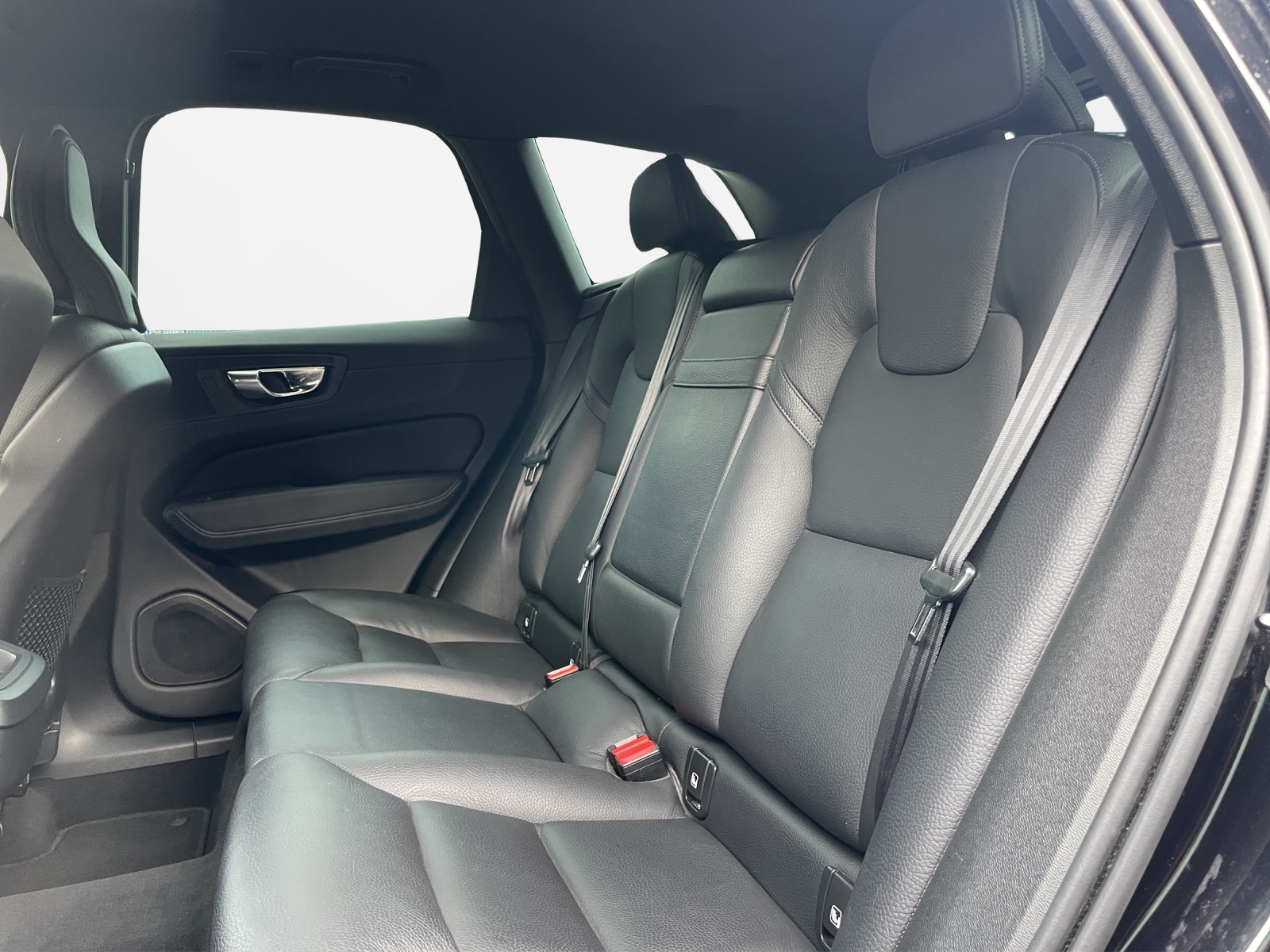 VOLVO XC60 2.0 T5 Momentum AWD-image-13