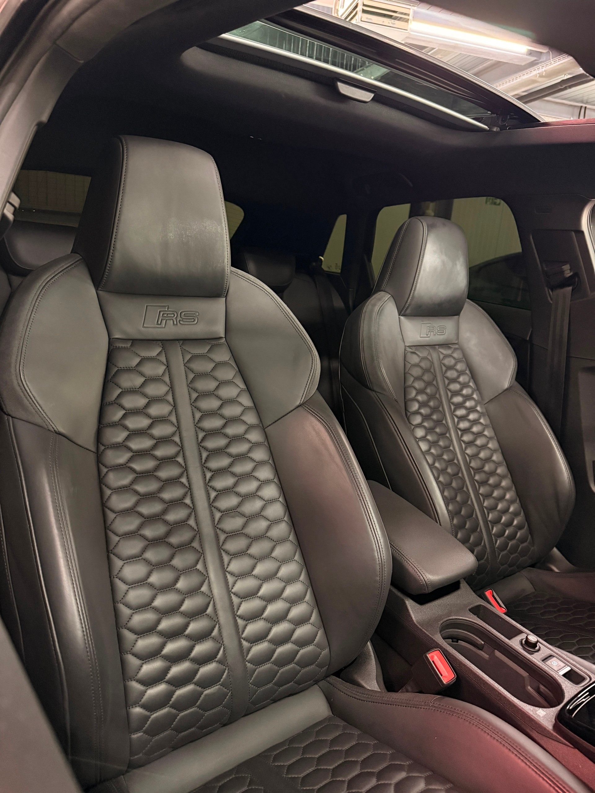 AUDI RS3 Sportback 2.5 TSI quattro S-tronic-image-12