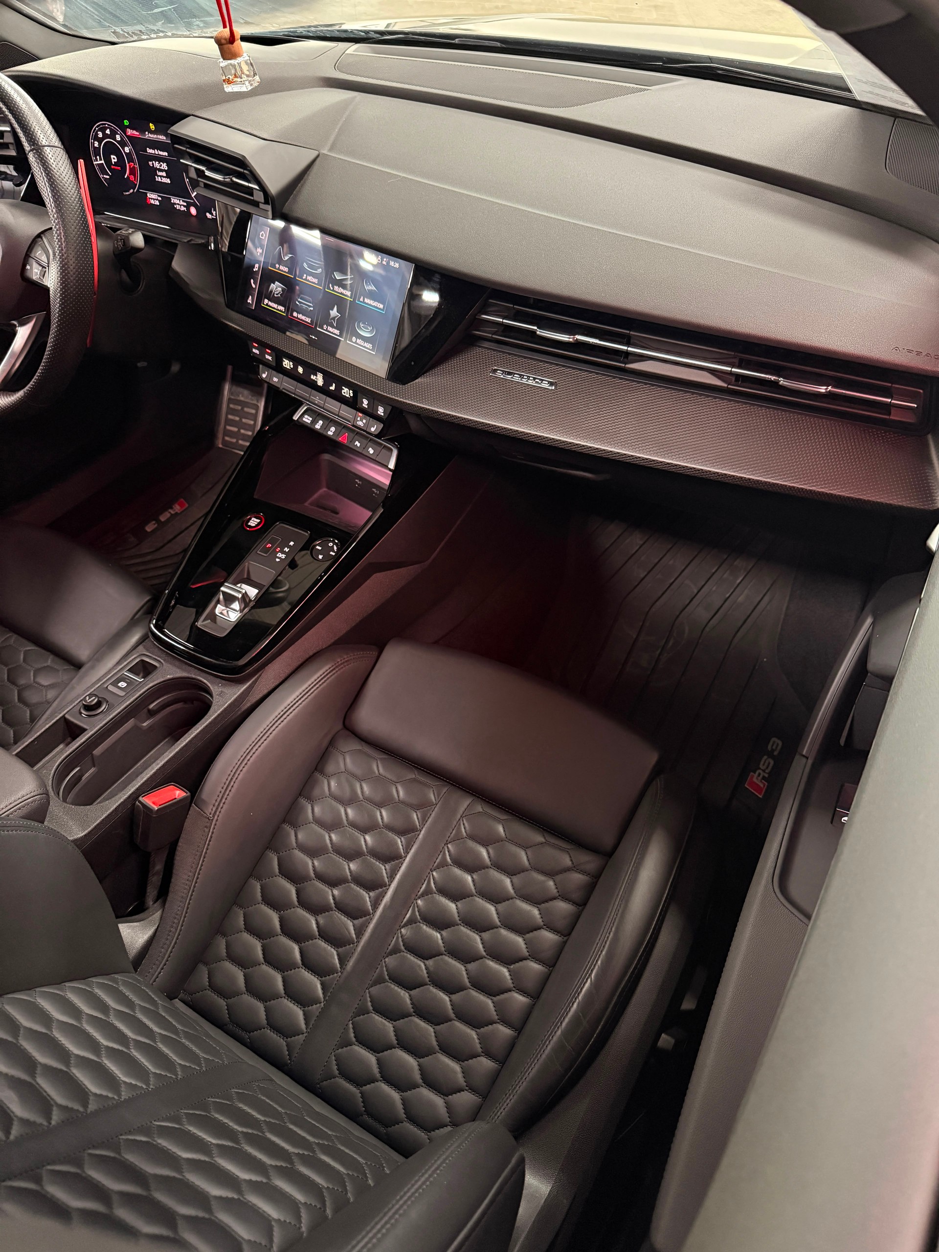 AUDI RS3 Sportback 2.5 TSI quattro S-tronic-image-15
