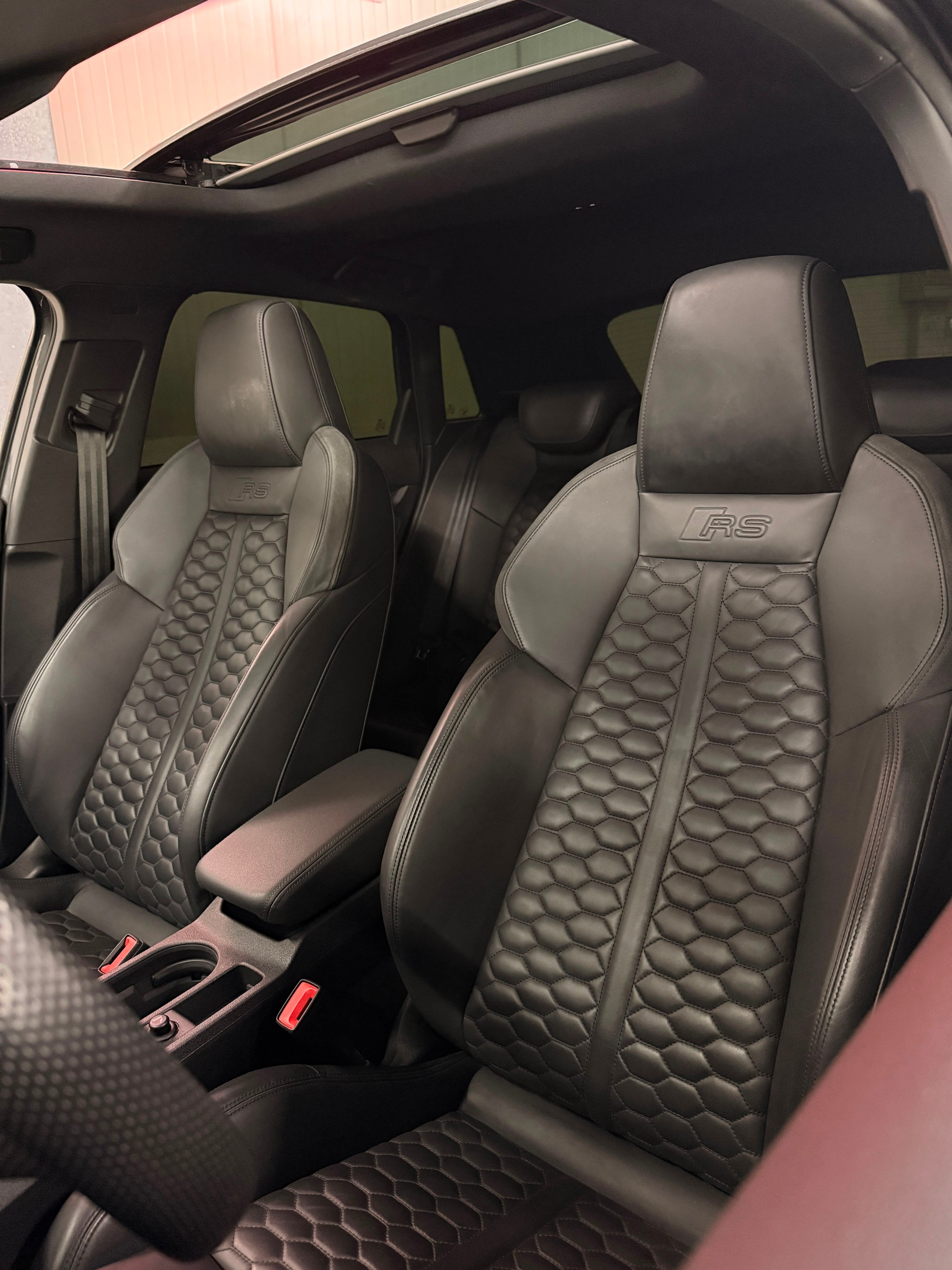 AUDI RS3 Sportback 2.5 TSI quattro S-tronic-image-16