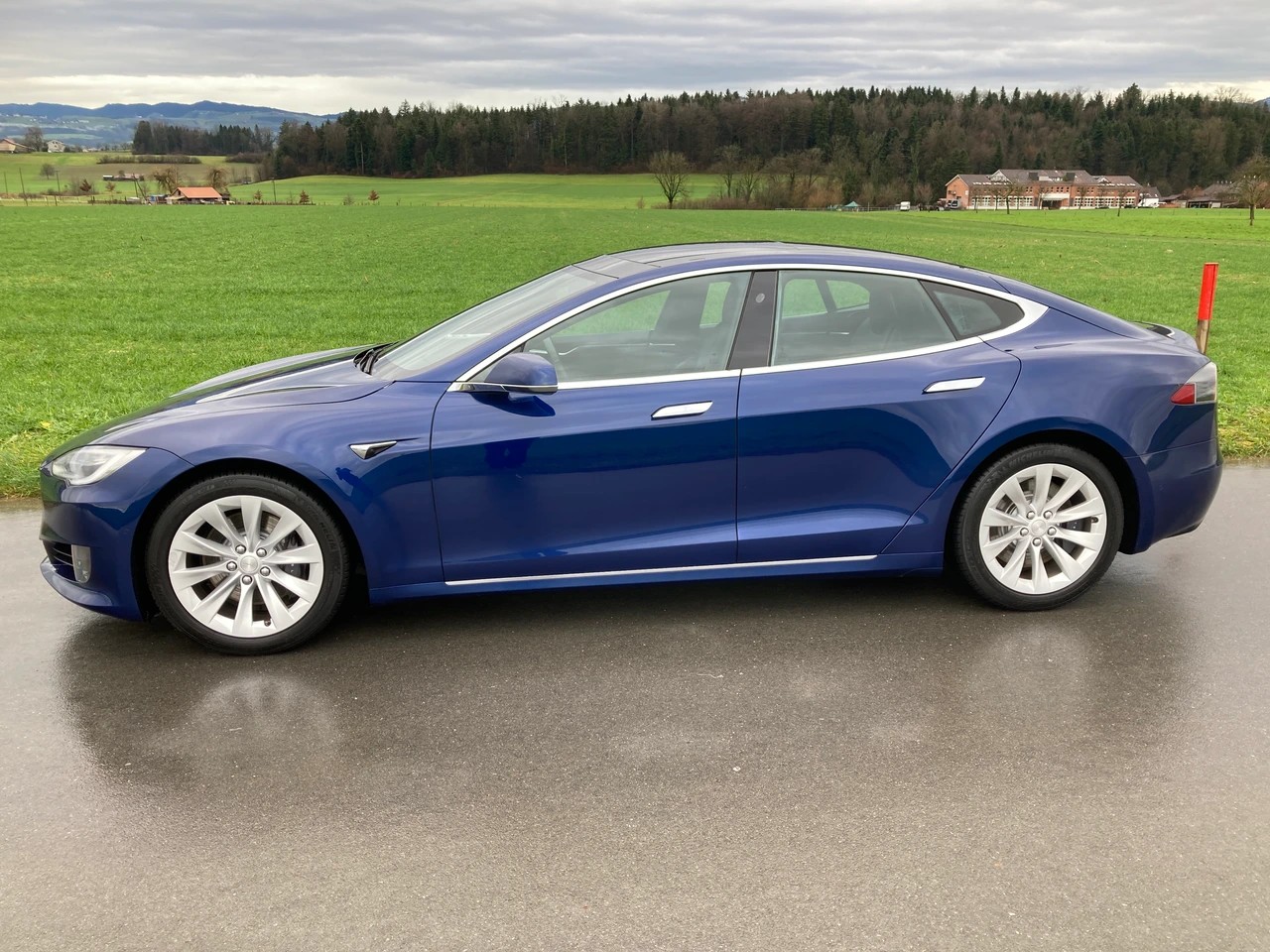 TESLA Model S 75 D-image-5