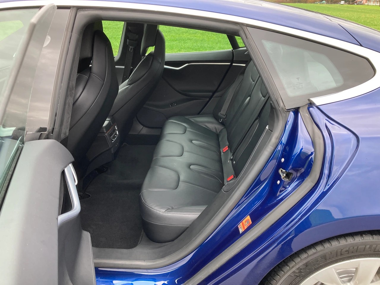 TESLA Model S 75 D-image-7