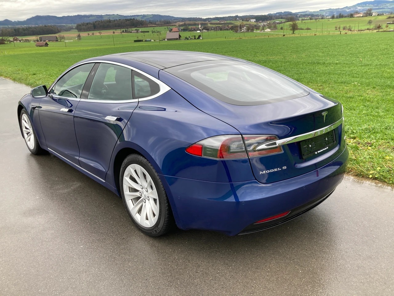 TESLA Model S 75 D-image-4