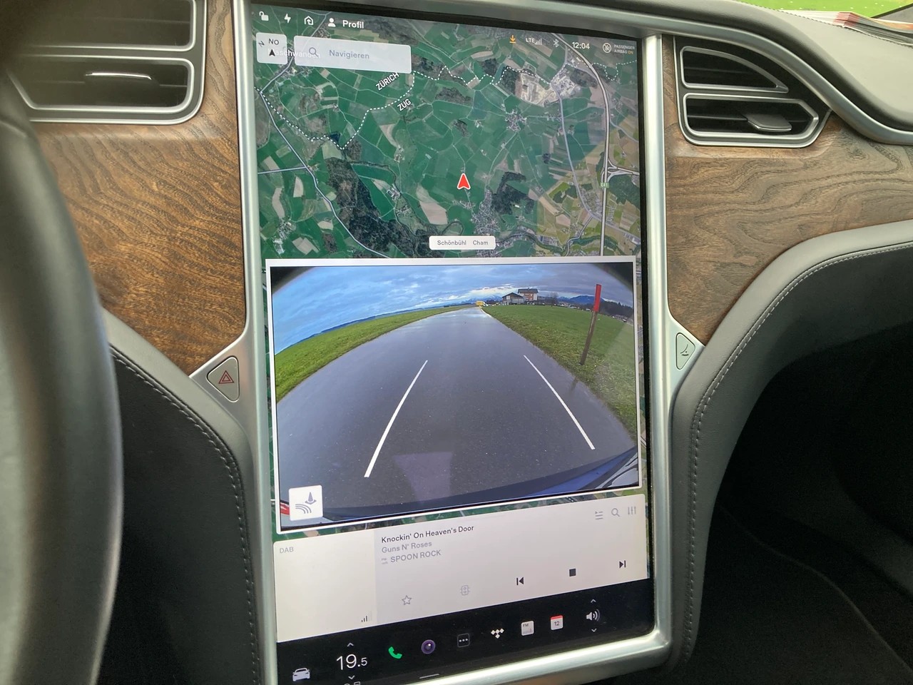 TESLA Model S 75 D-image-15