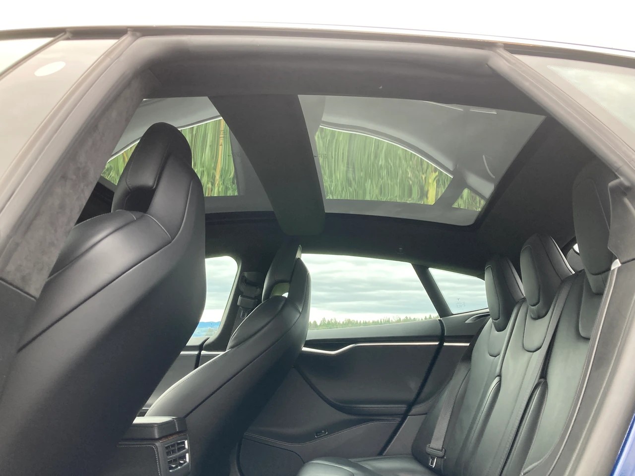 TESLA Model S 75 D-image-8