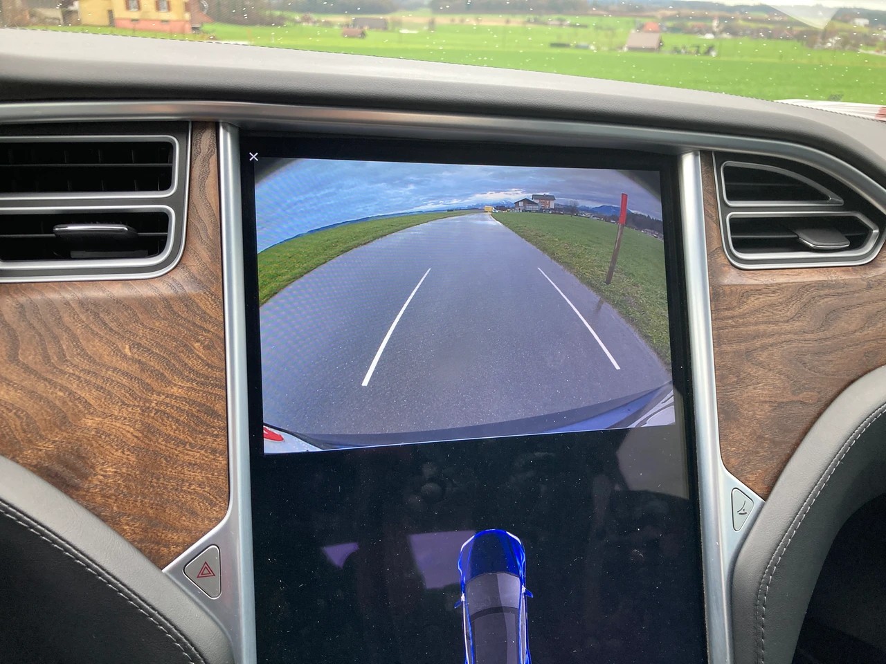 TESLA Model S 75 D-image-11