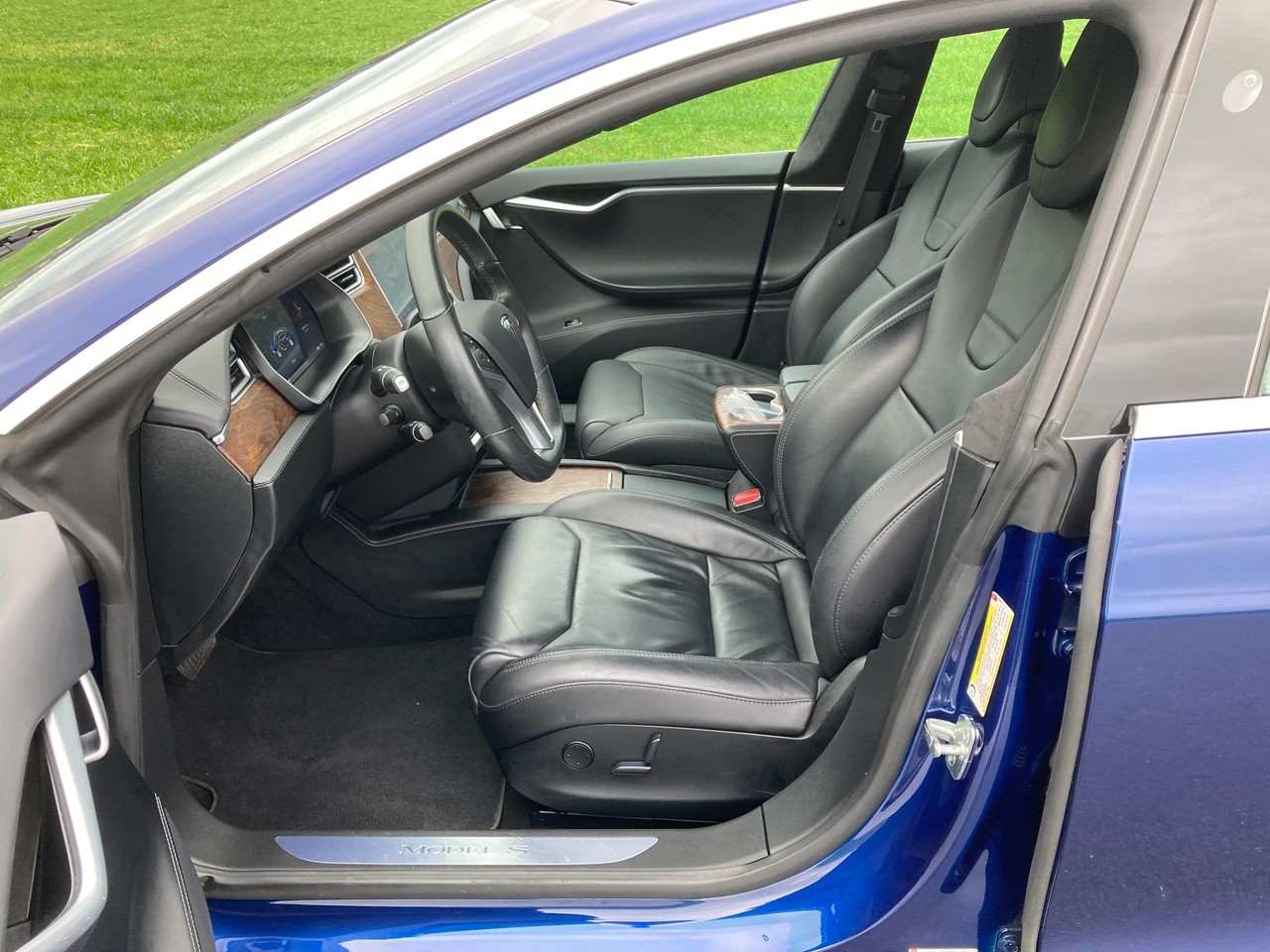 TESLA Model S 75 D-image-9