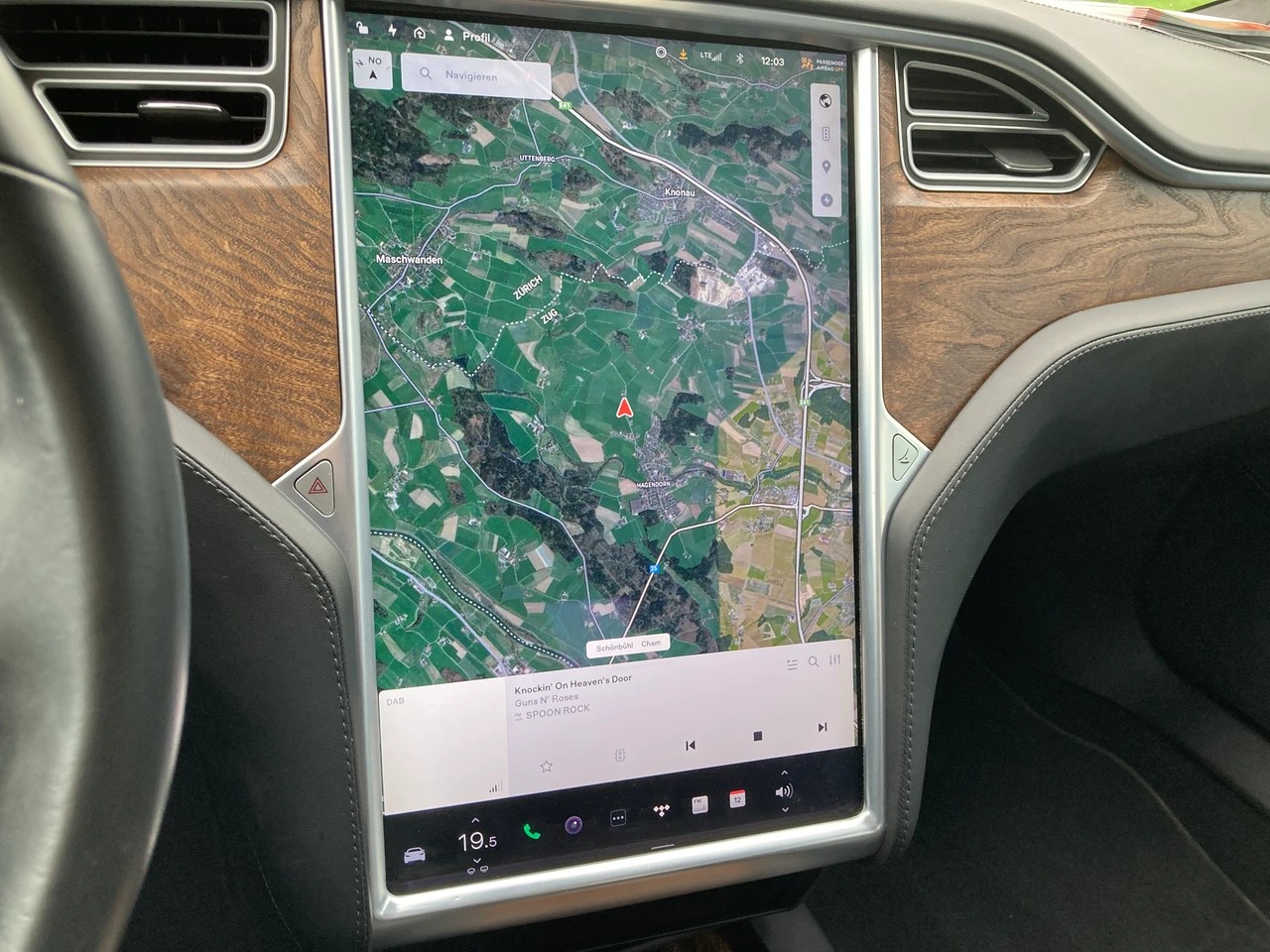 TESLA Model S 75 D-image-12