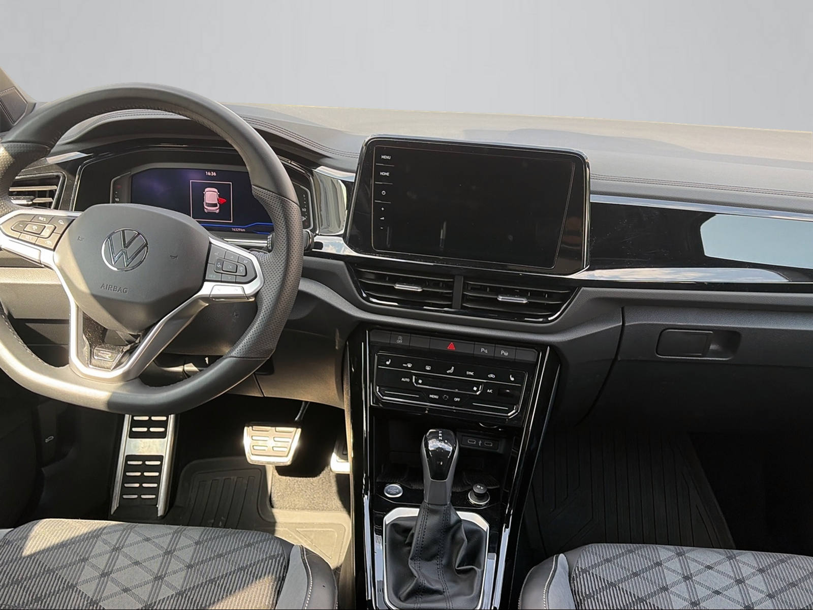 VW T-Roc 2.0 TSI R-Line DSG 4Motion-image-6