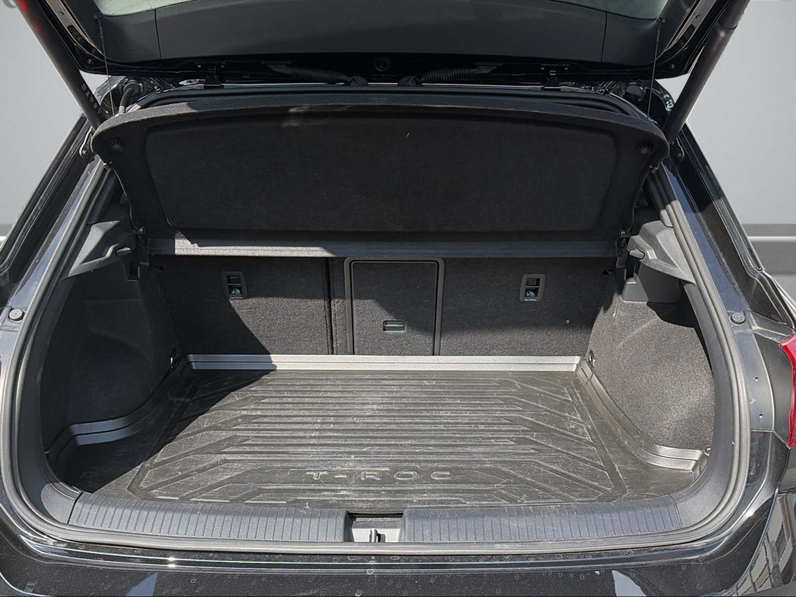VW T-Roc 2.0 TSI R-Line DSG 4Motion-image-3