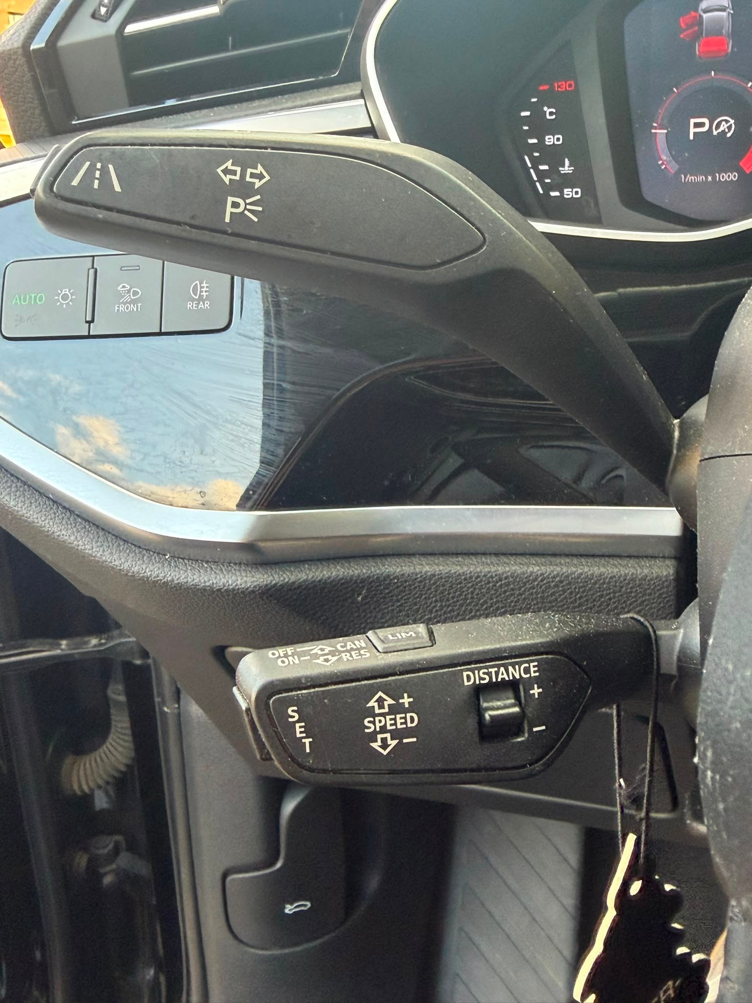 AUDI Q3 35 TDI S-tronic-image-14
