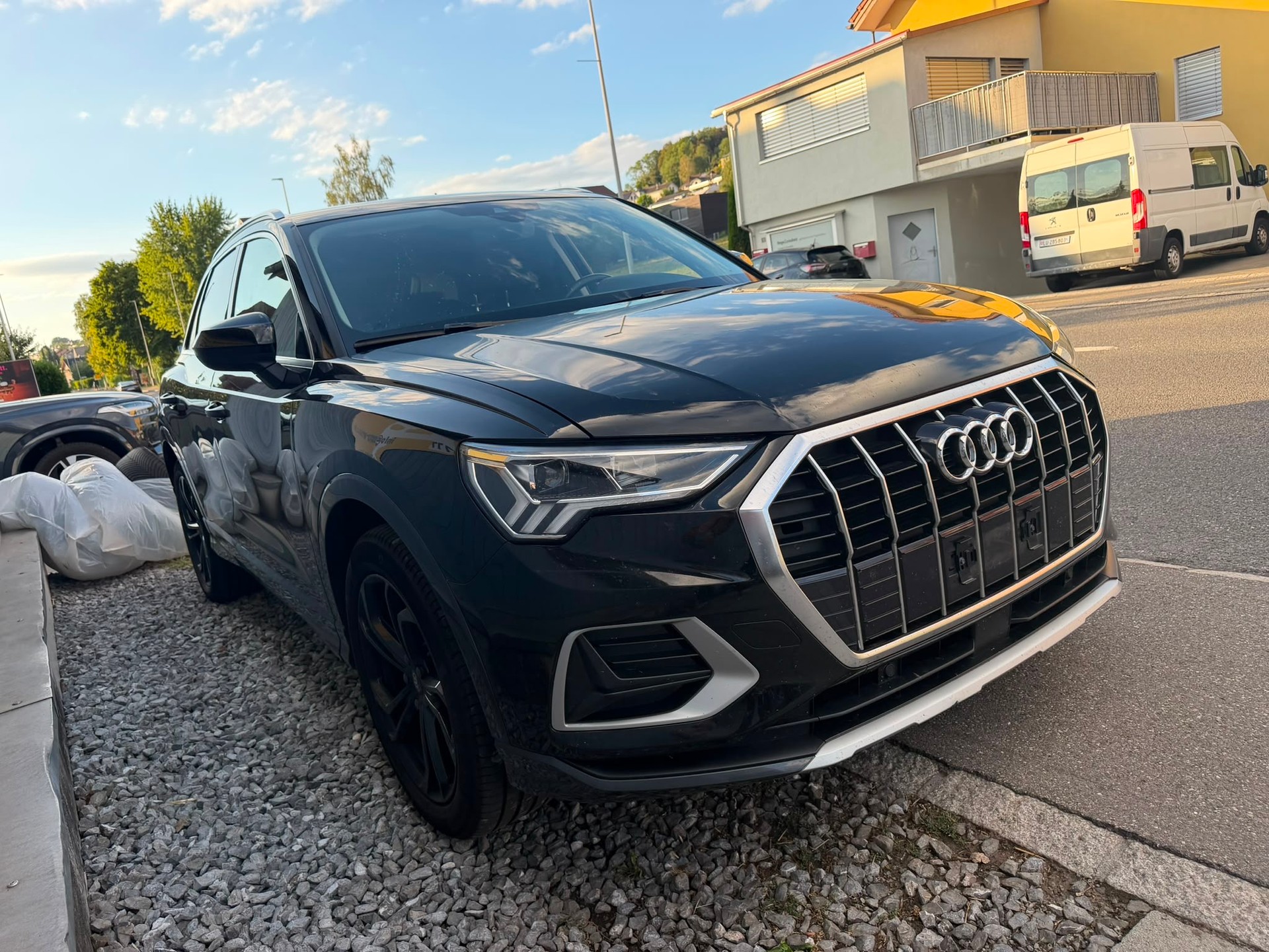 AUDI Q3 35 TDI S-tronic-image-2