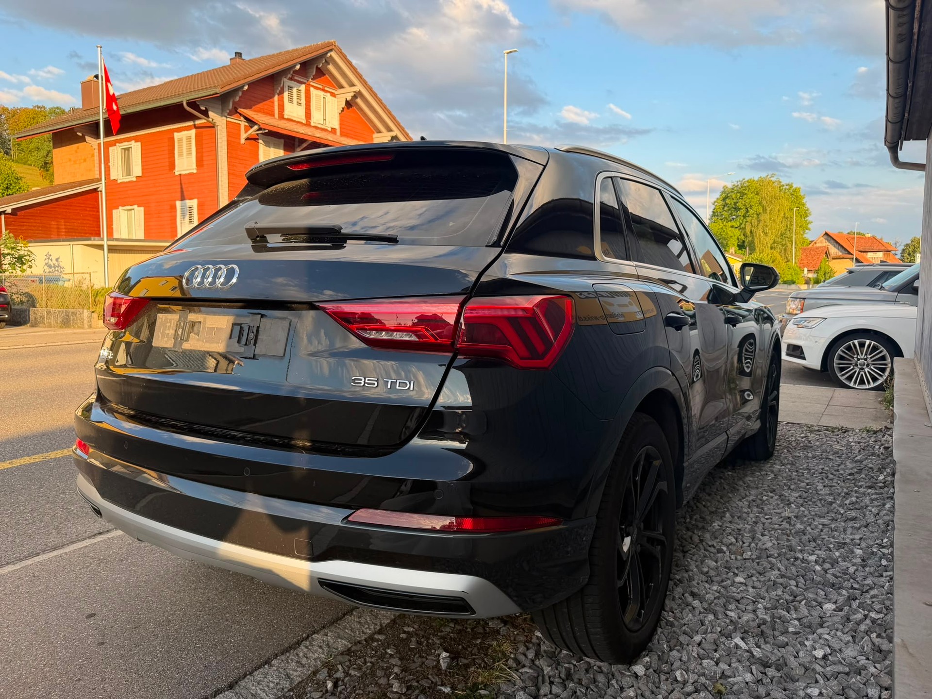 AUDI Q3 35 TDI S-tronic-image-4
