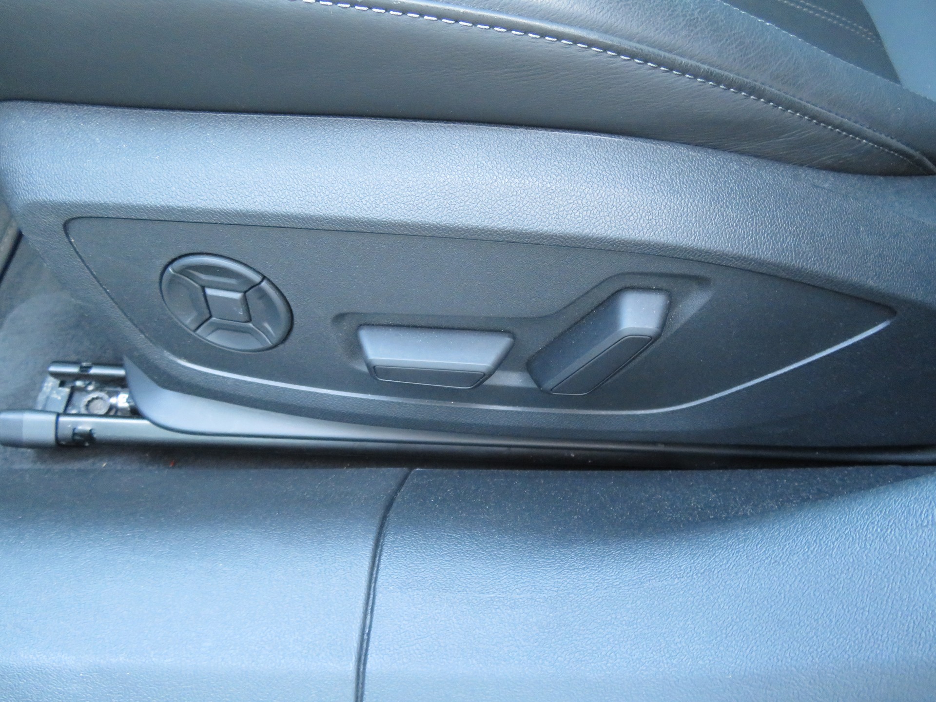 AUDI A6 Avant TFSI quattro "S-Line" S tronic-image-6