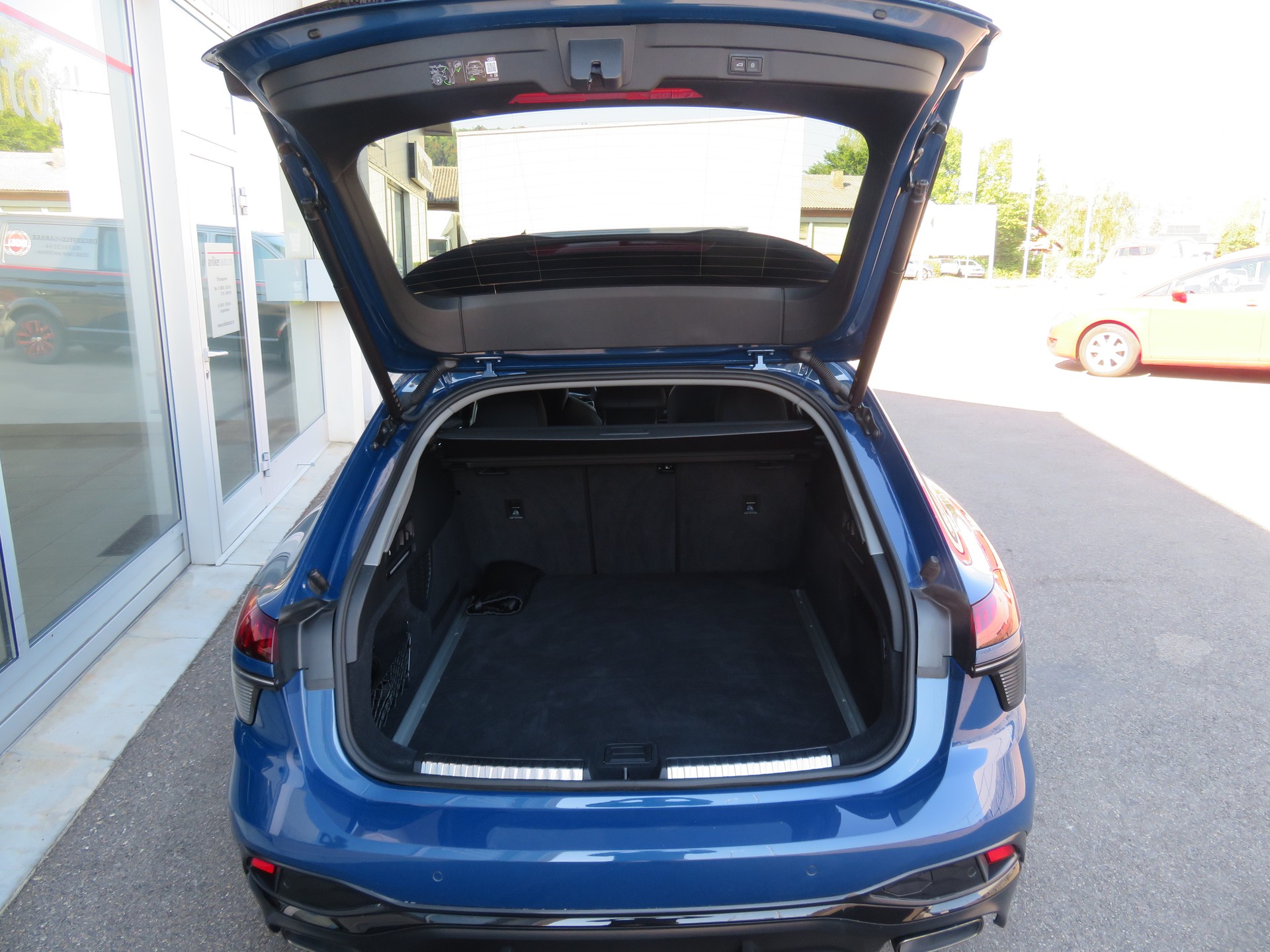 AUDI A6 Avant TFSI quattro "S-Line" S tronic-image-3