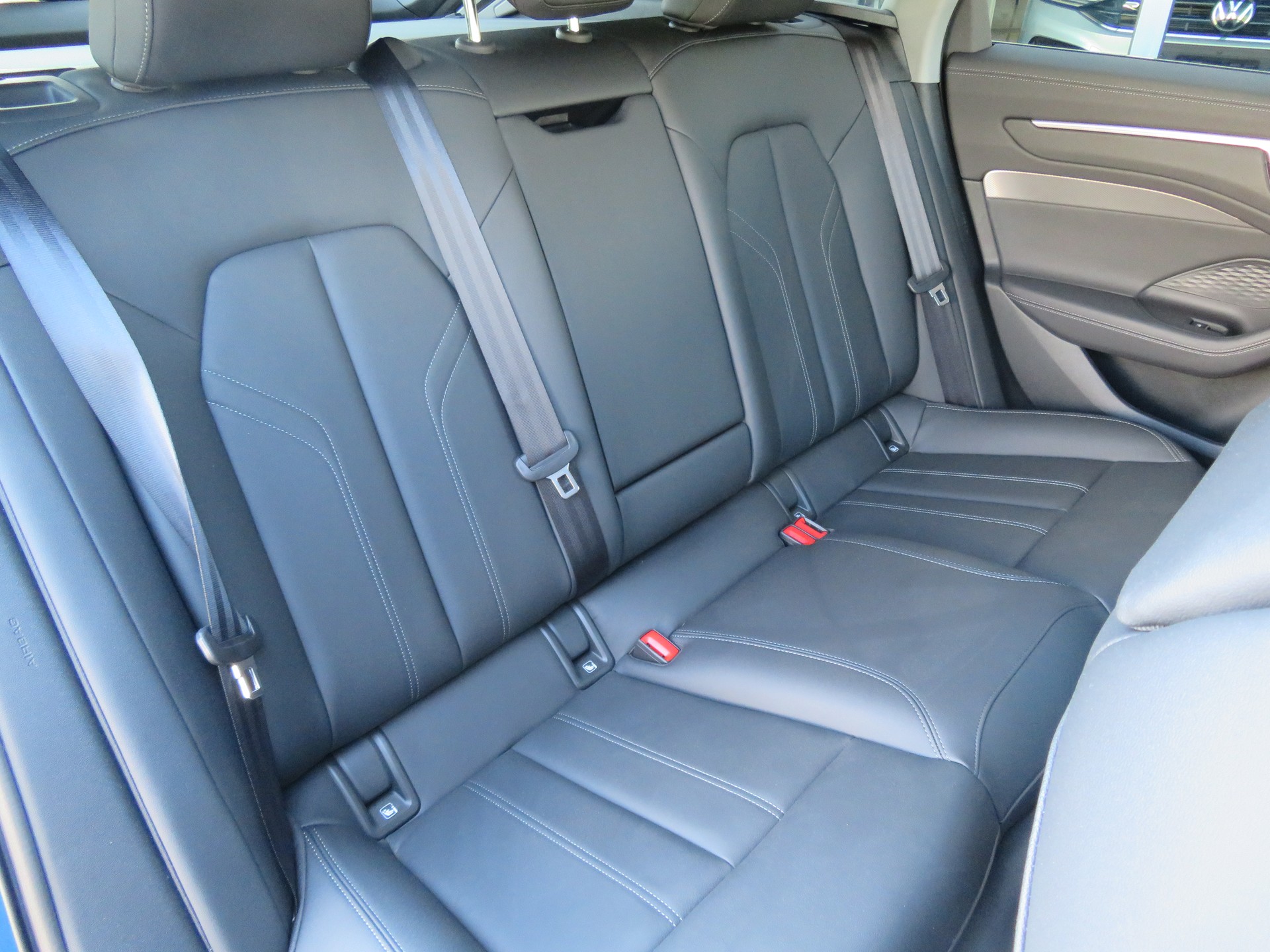 AUDI A6 Avant TFSI quattro "S-Line" S tronic-image-13