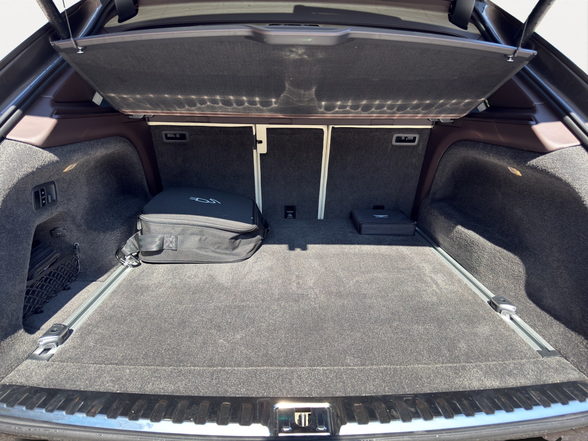 BENTLEY Bentayga V6 Hybrid-image-17